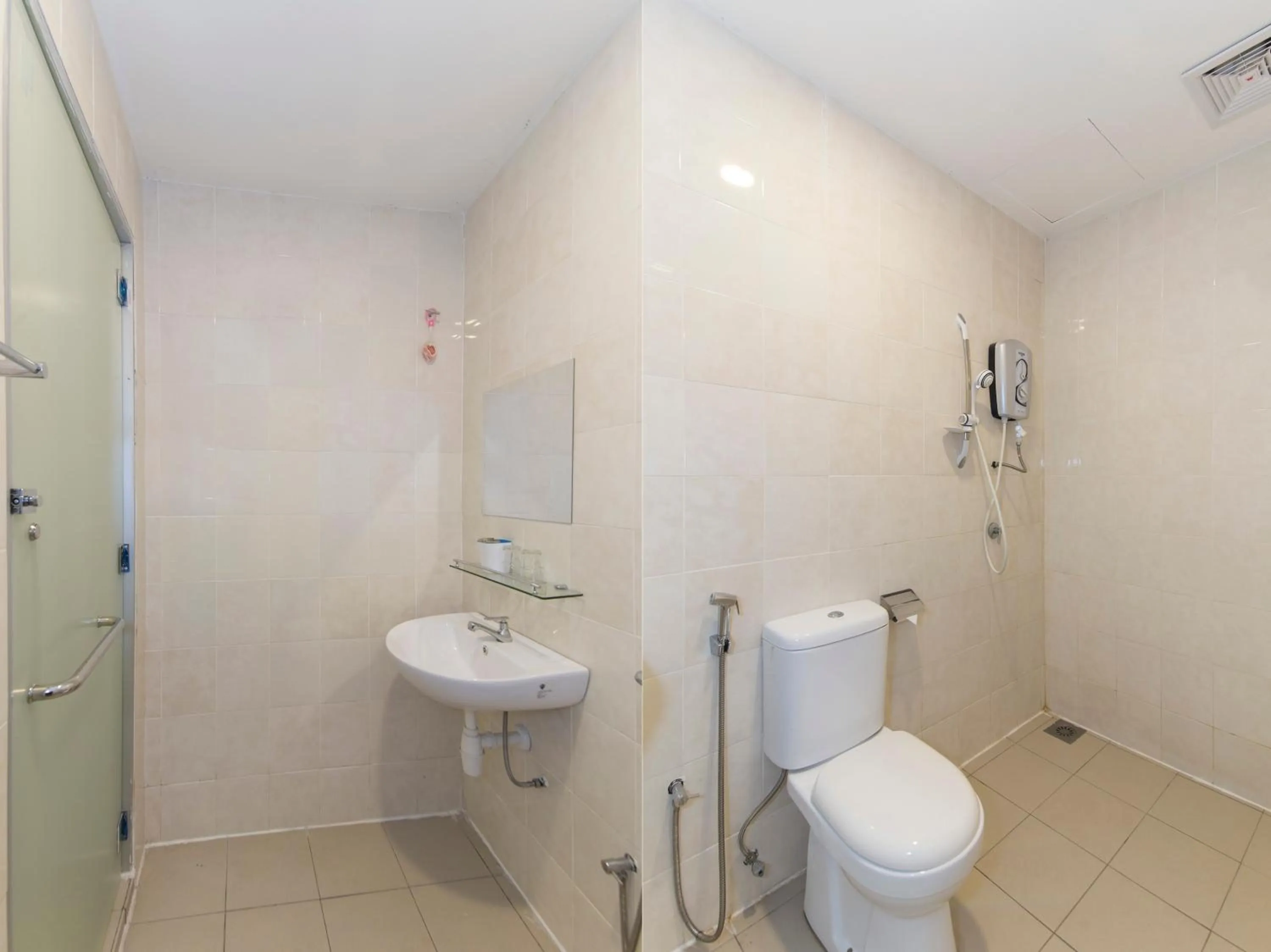 Bathroom in Fumah Hotel Jalan Kuching