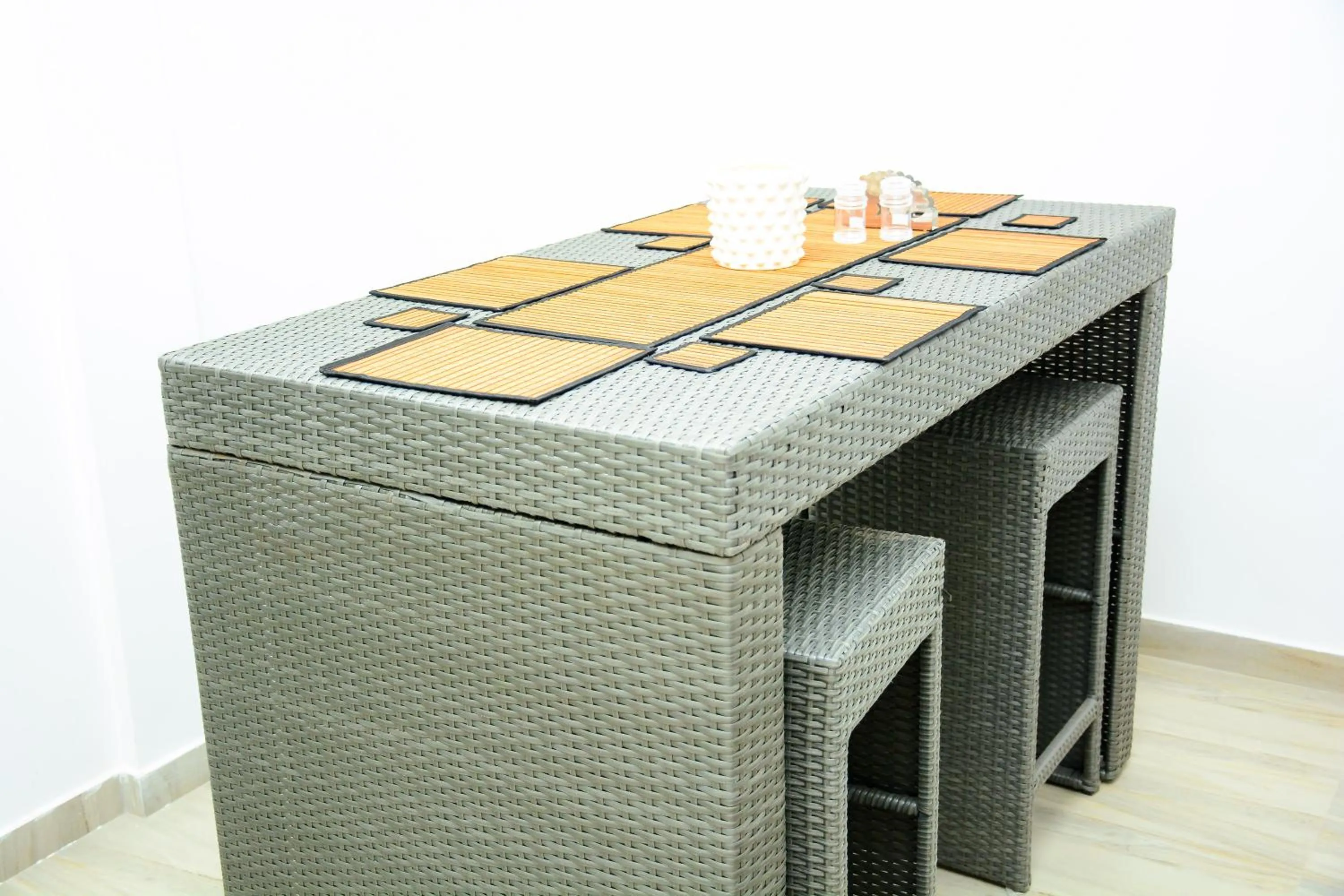 Restaurant/places to eat in Mama Beach Villa