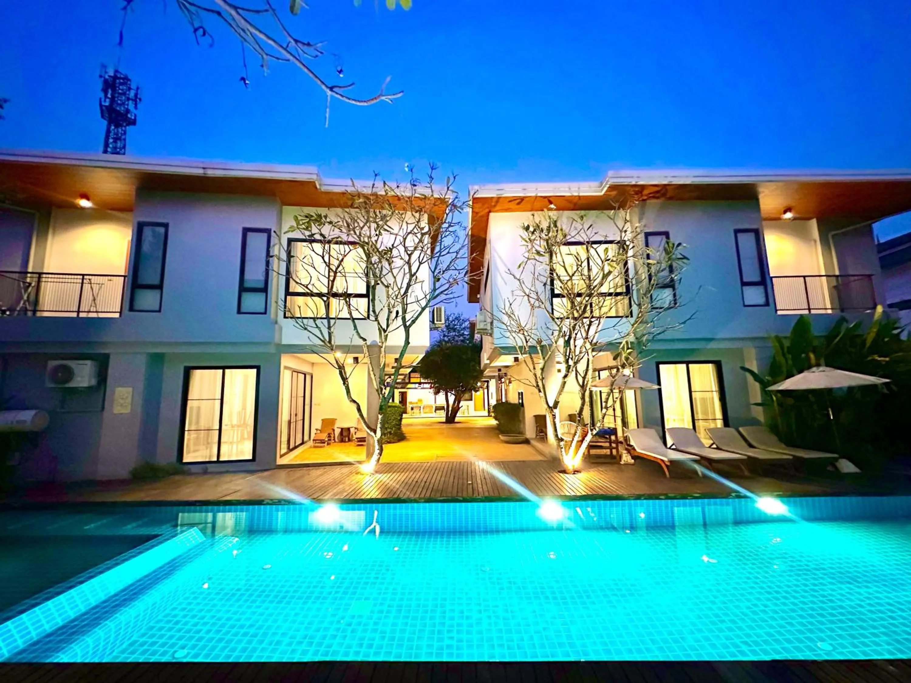 Swimming pool in Chic Villa 6