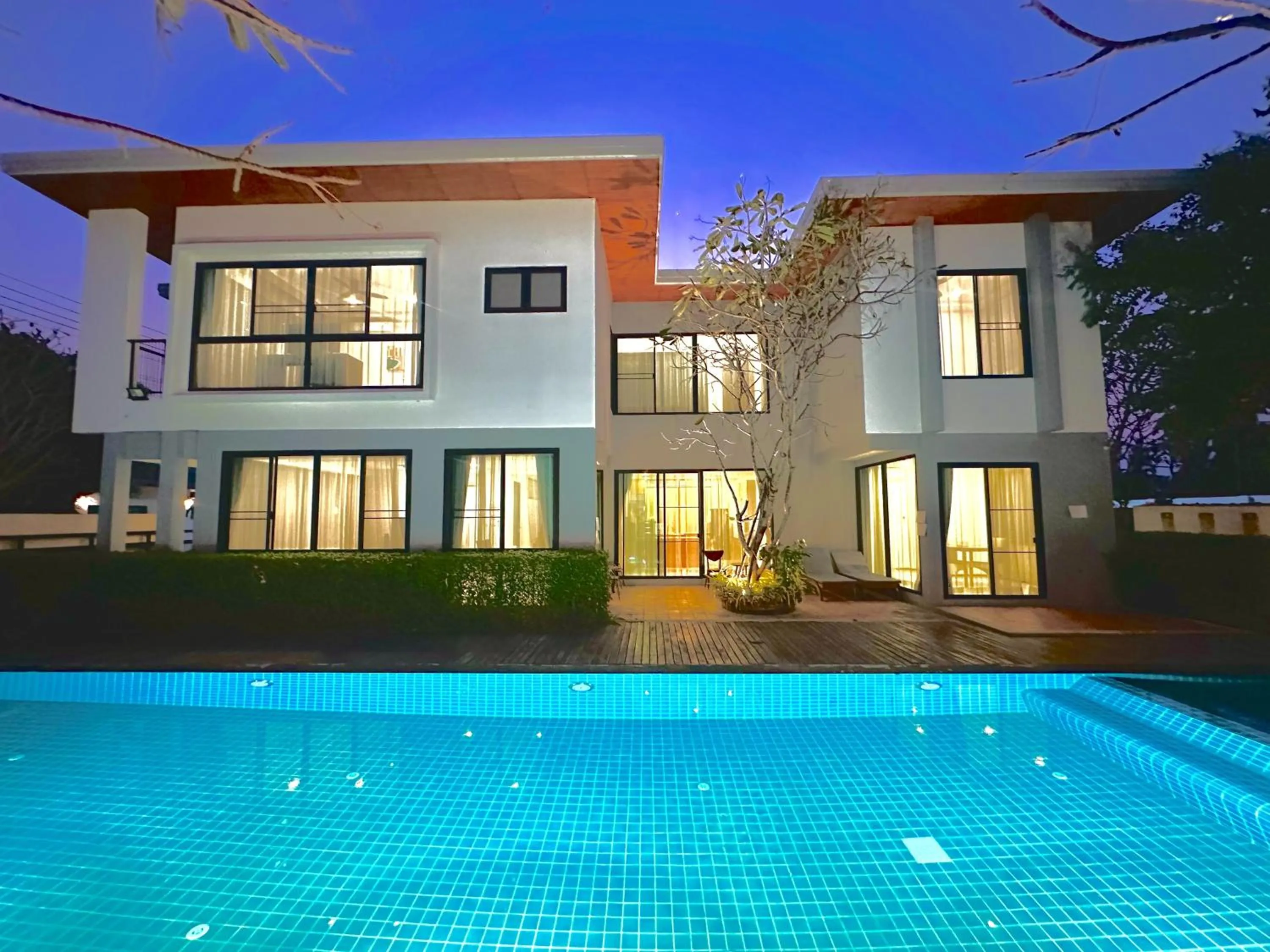 Swimming pool in Chic Villa 6