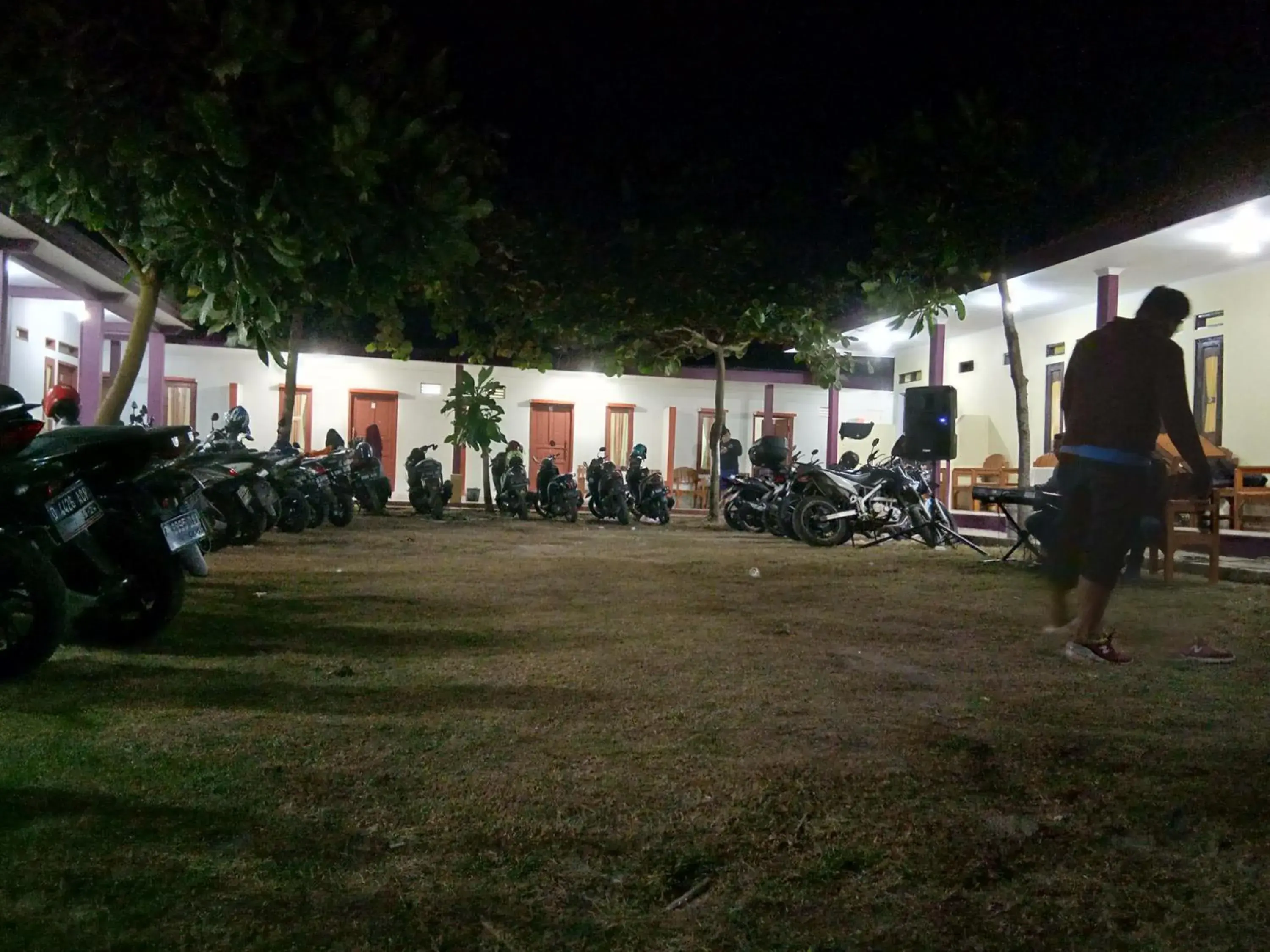 Economy Twin Room in Penginapan Karanglaut Sayangheulang Economy Twin Room in Penginapan Karanglaut Sayangheulang