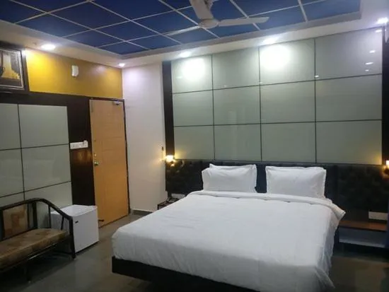 Bed in Hotel KK Residency