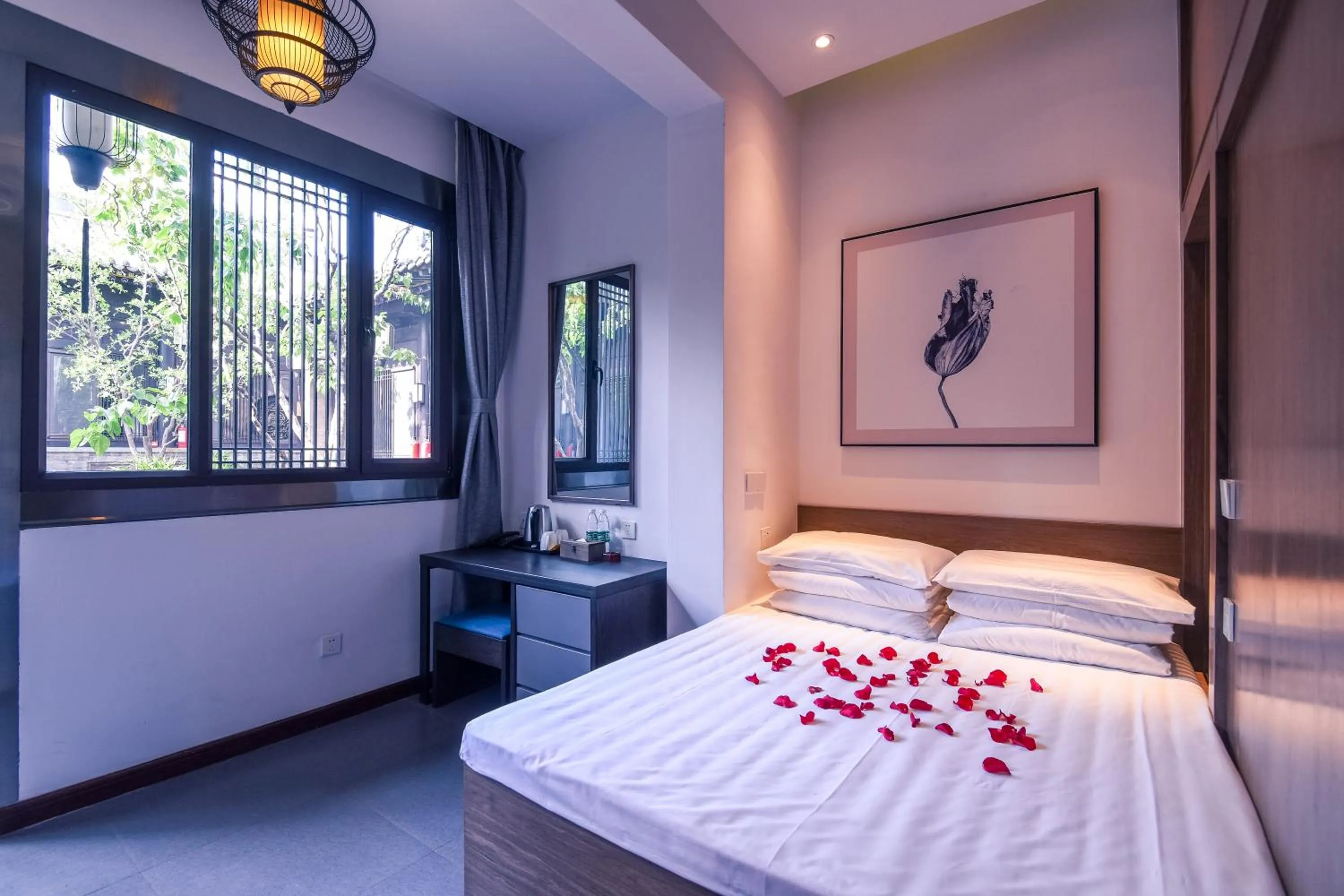 Bed in Elsewhere Hotel Inn North Street Branch