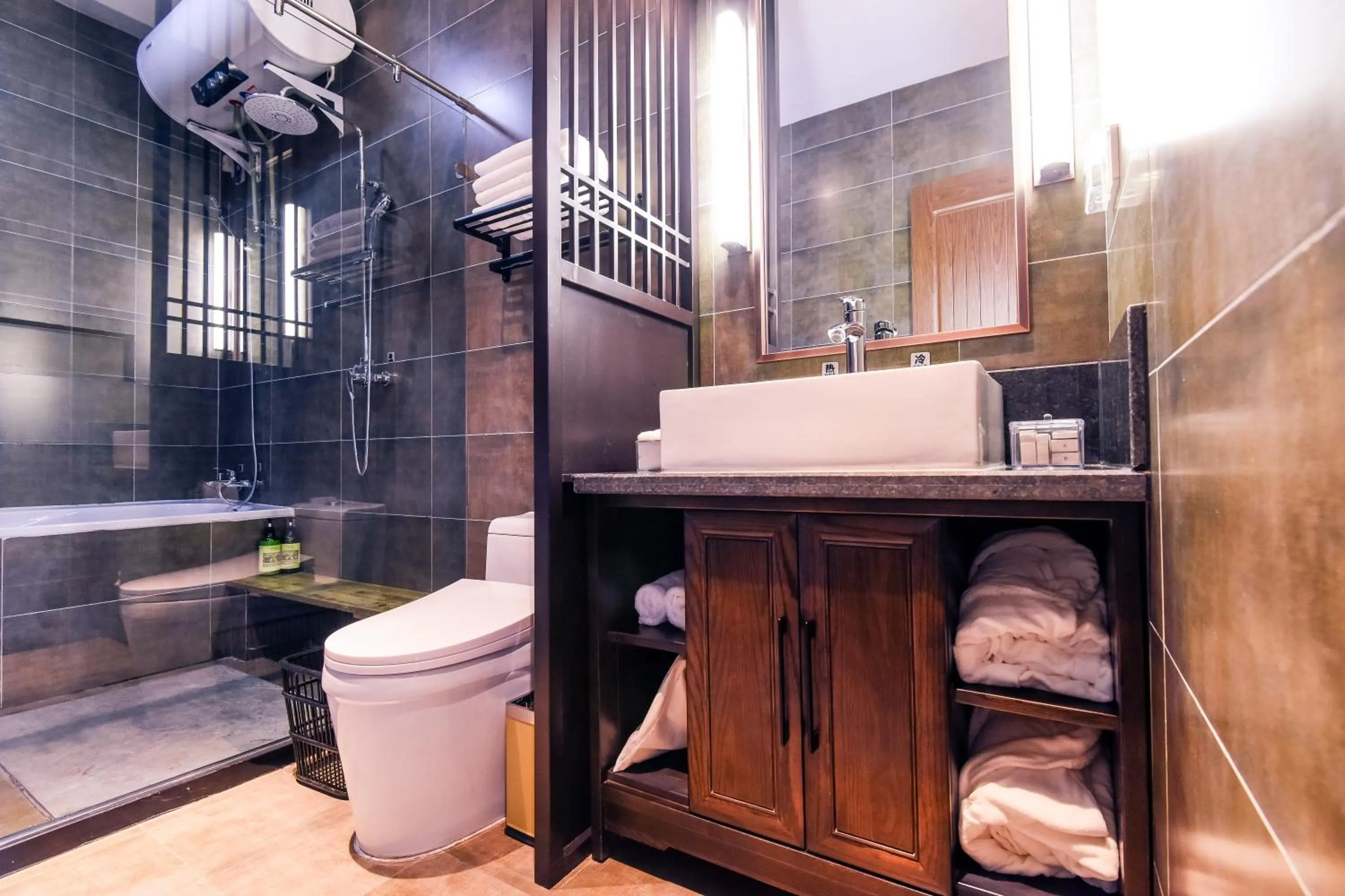 Bathroom in Elsewhere Hotel Inn North Street Branch