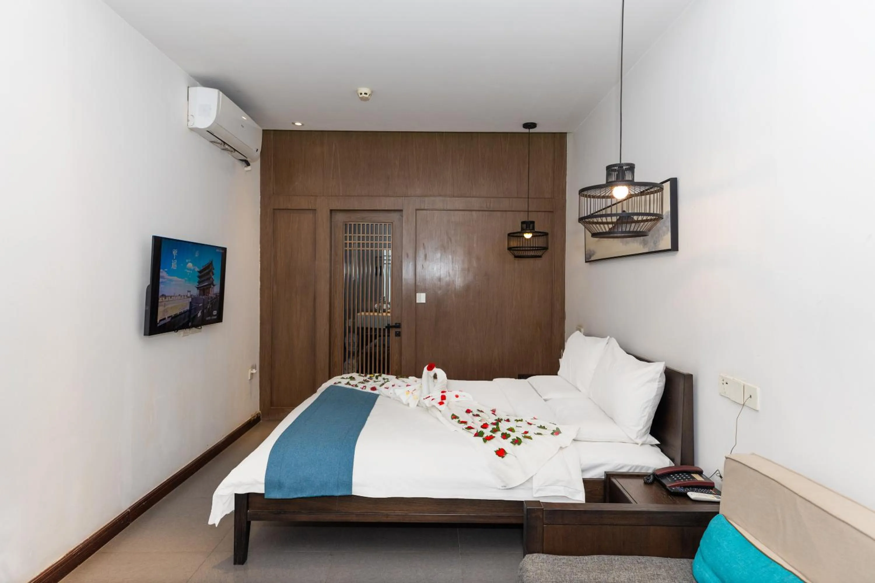 Bed in Elsewhere Hotel Inn North Street Branch