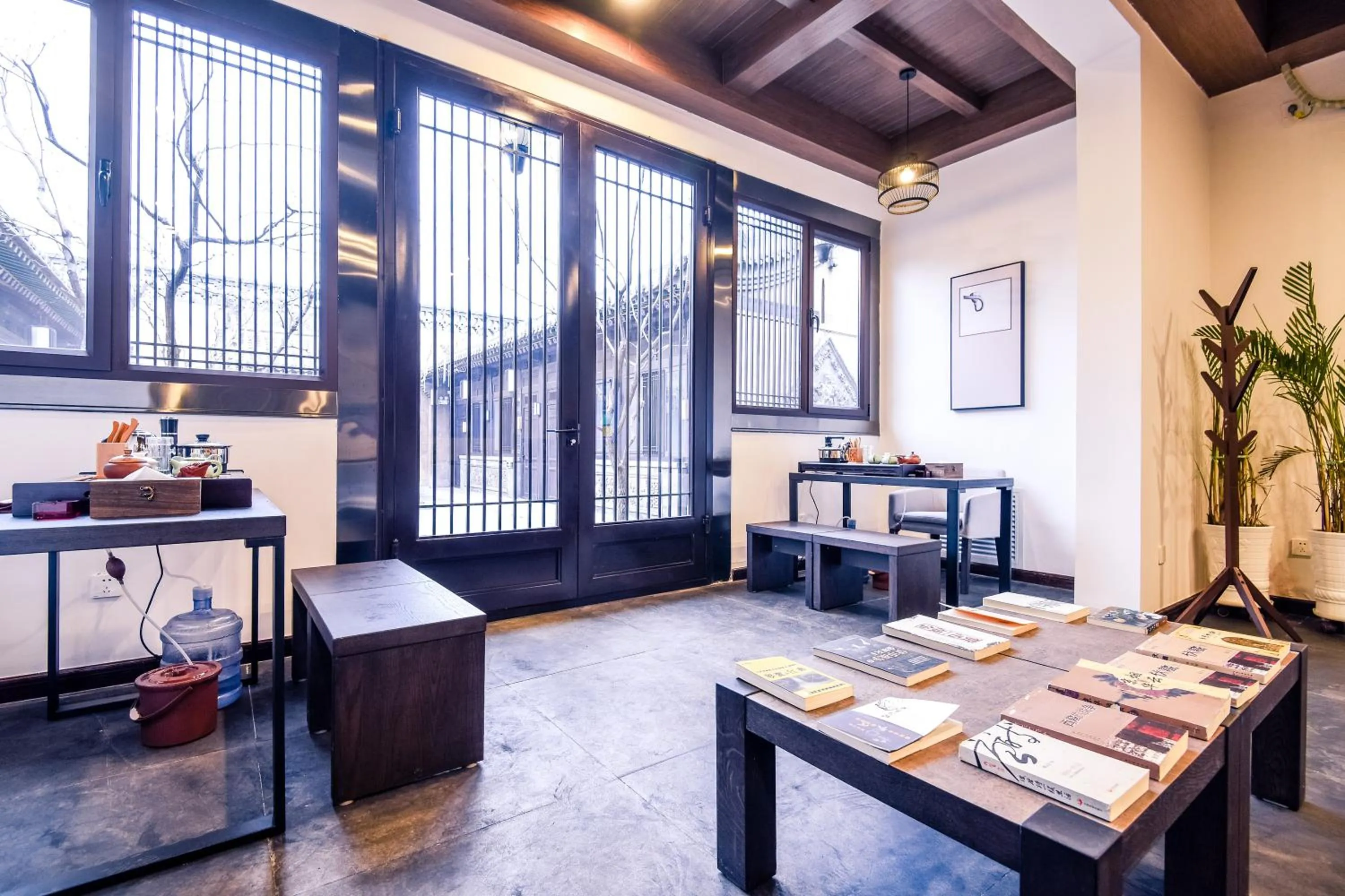 Library in Elsewhere Hotel Inn North Street Branch