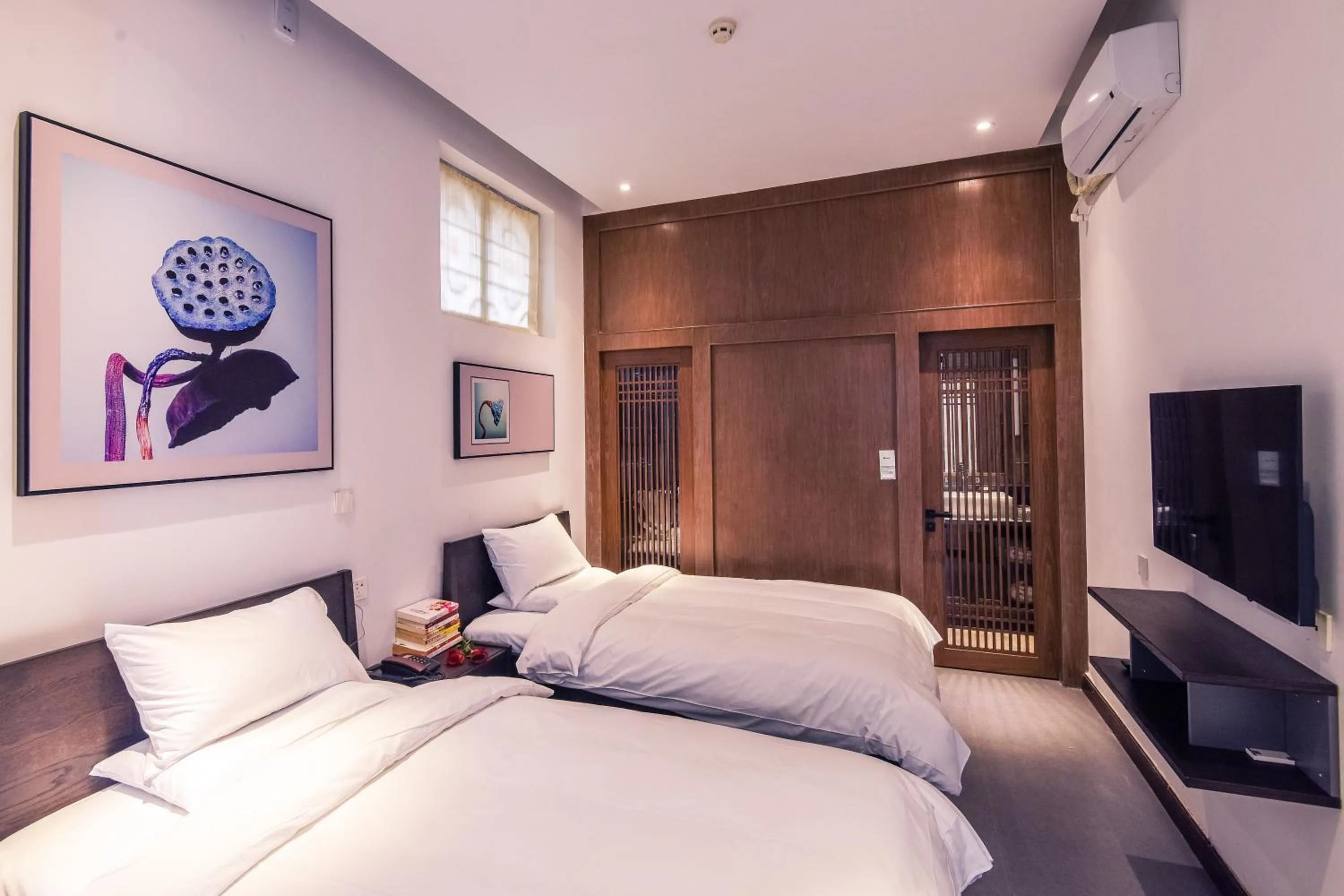 Bed in Elsewhere Hotel Inn North Street Branch