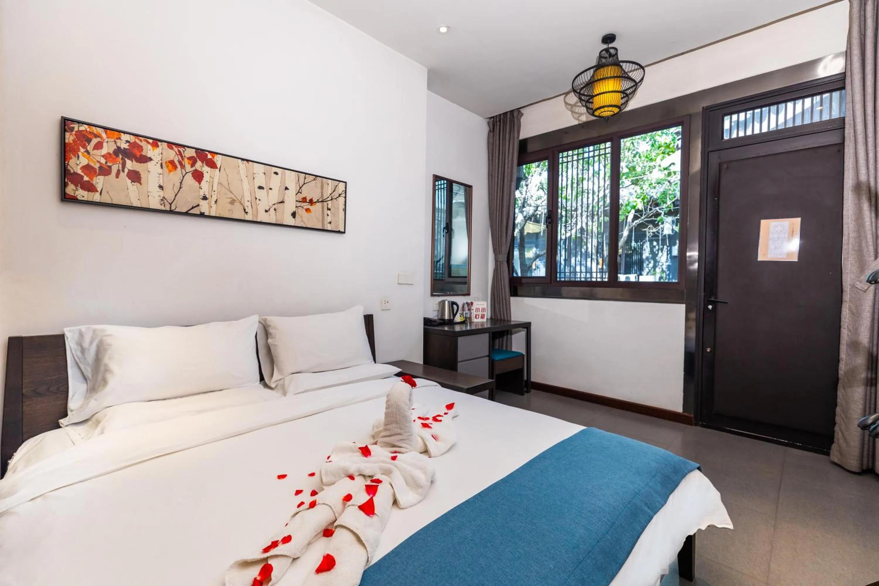 Photo of the whole room, Bed in Elsewhere Hotel Inn North Street Branch