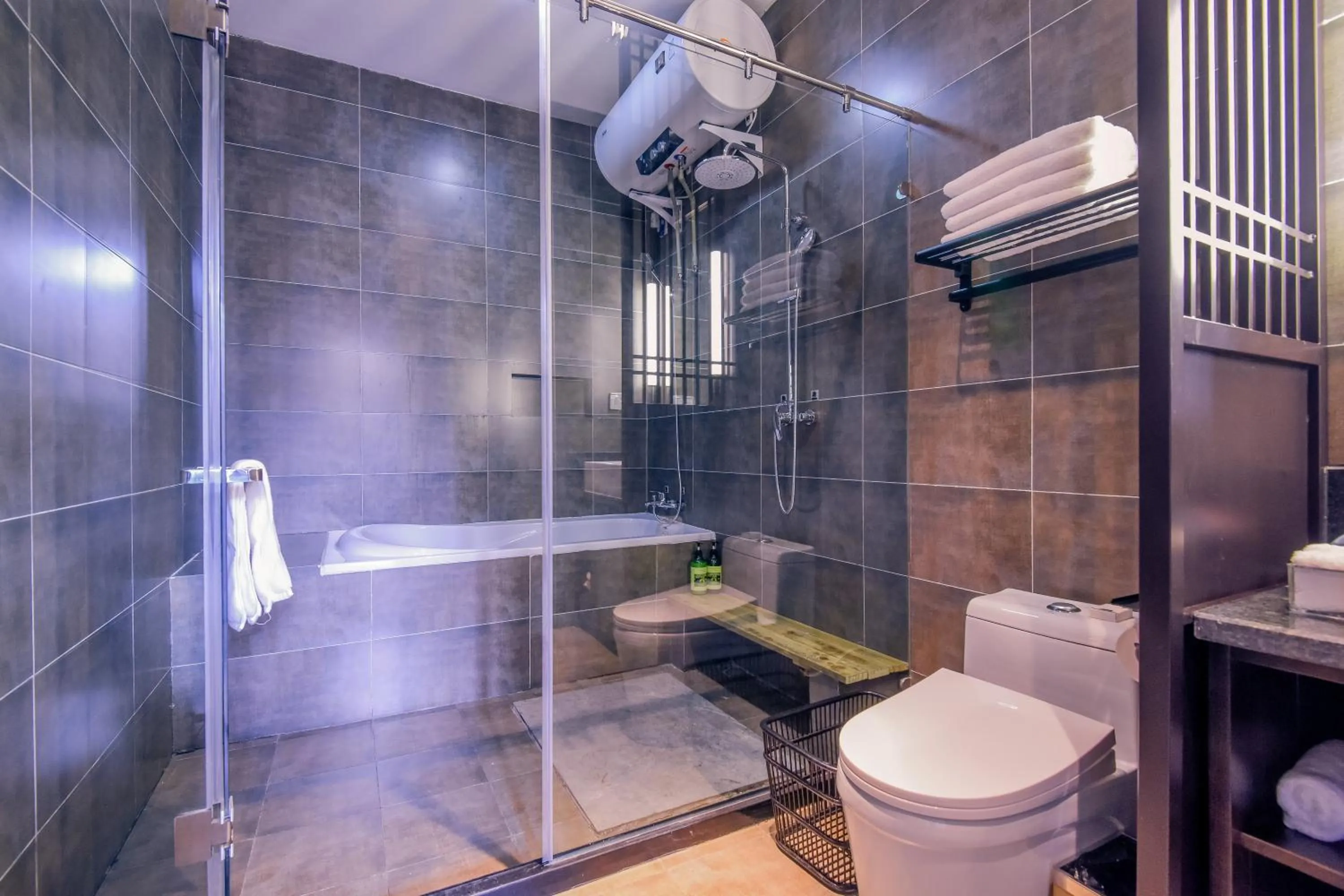 Toilet in Elsewhere Hotel Inn North Street Branch