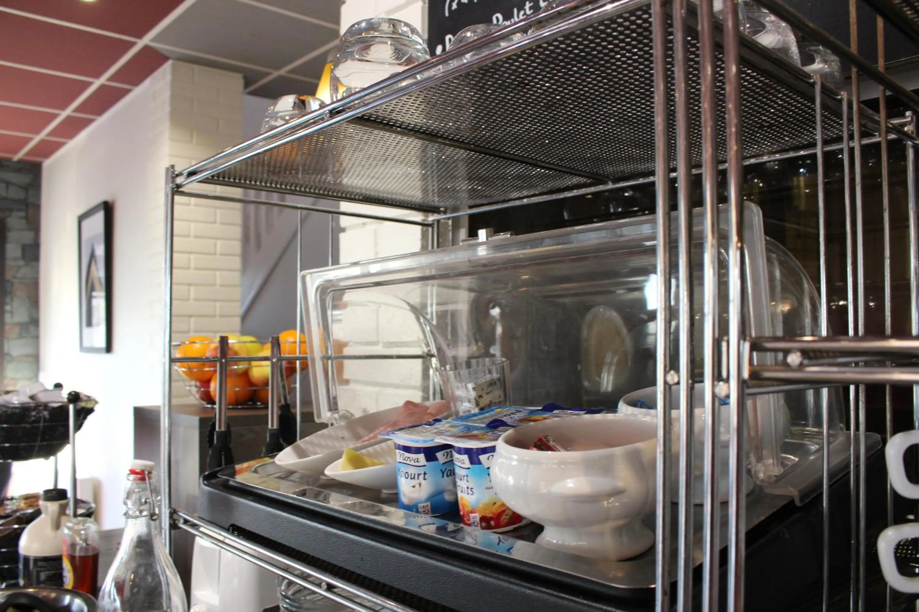 Breakfast in Hôtel Crocus Caen Mémorial