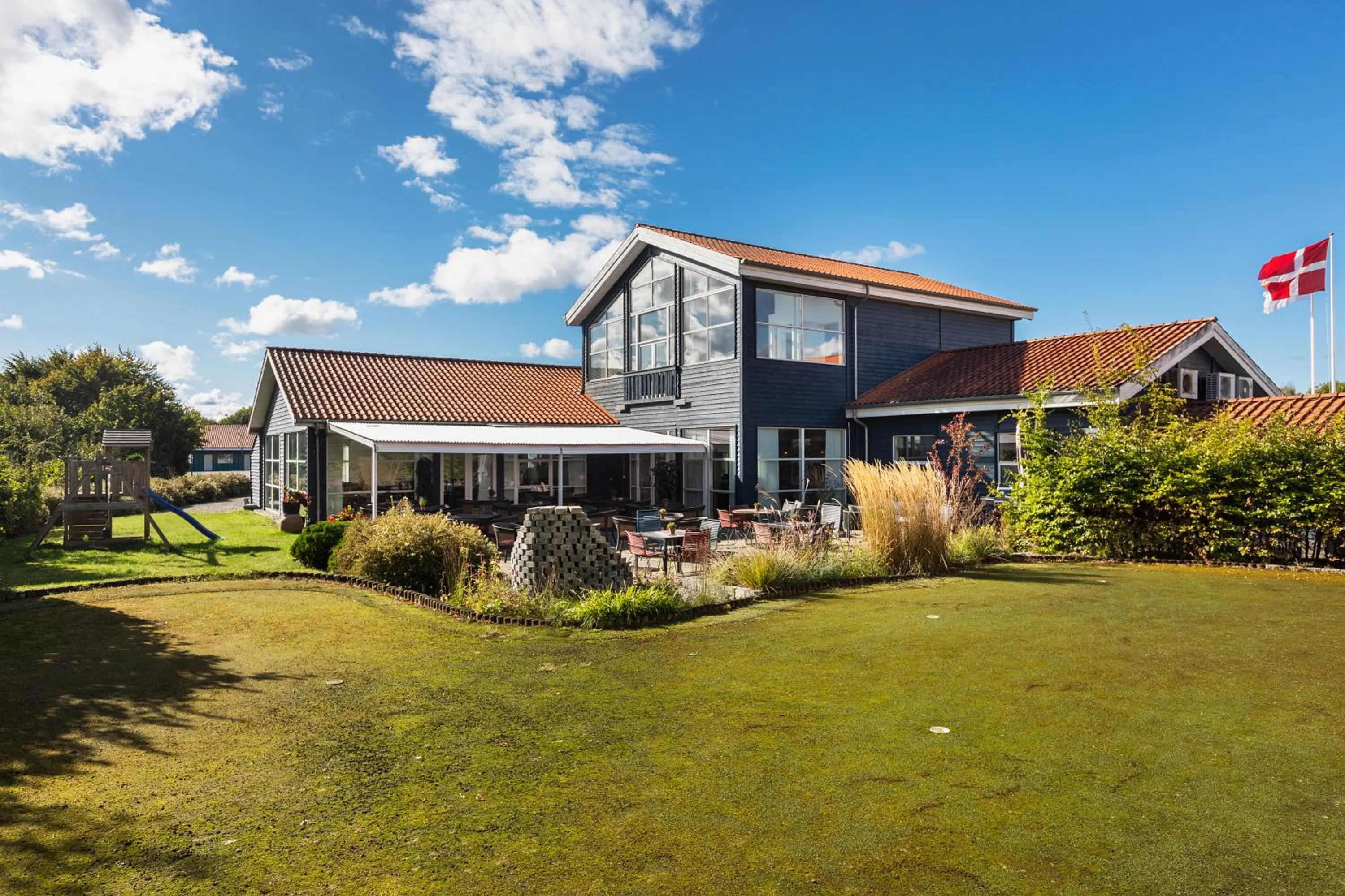 Garden view in Hotel Sleep2Night