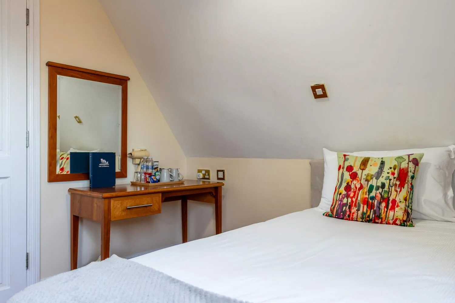 Bedroom, Bed in The Evenhill