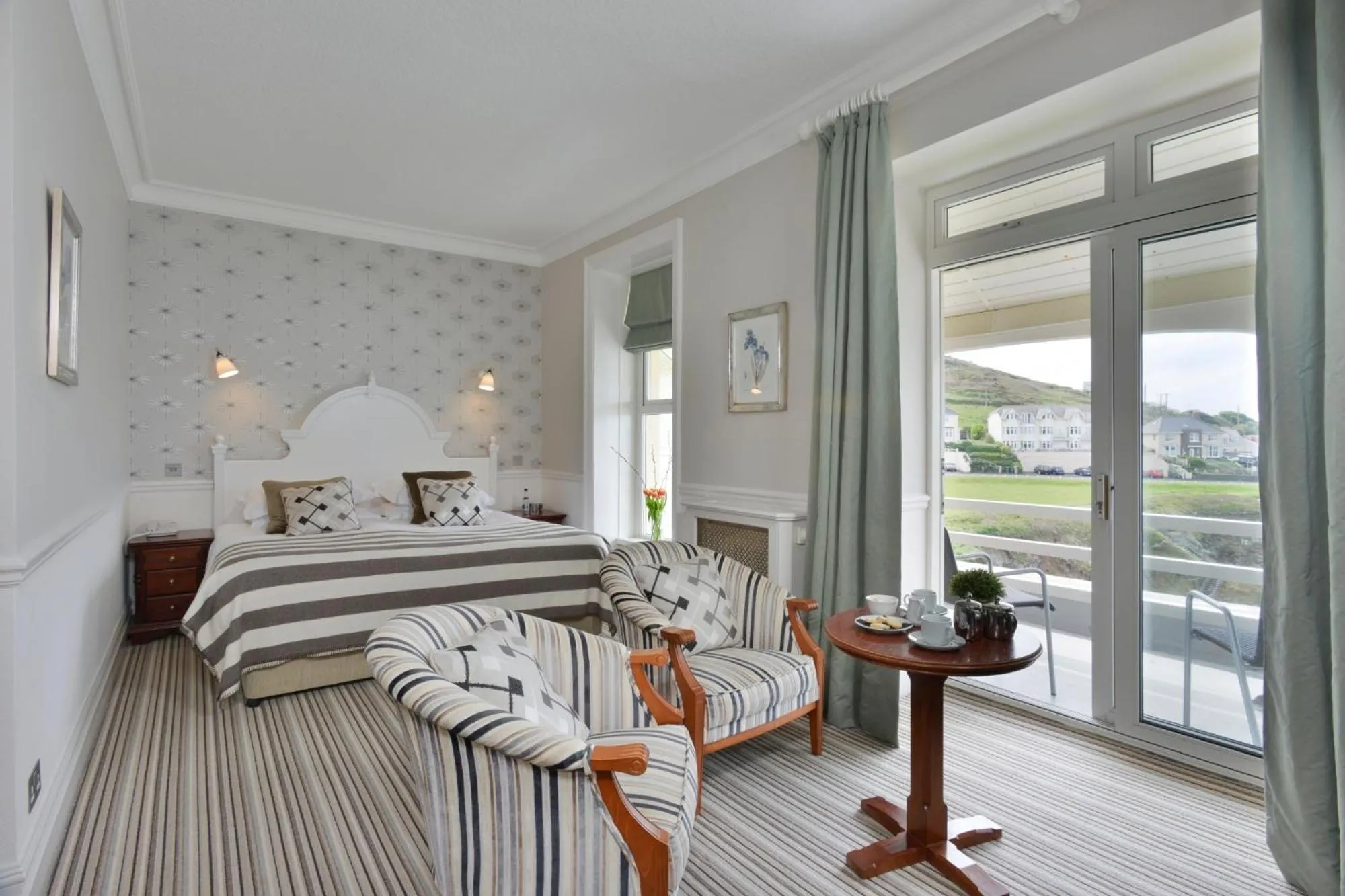 Photo of the whole room, Bed in Watersmeet Hotel