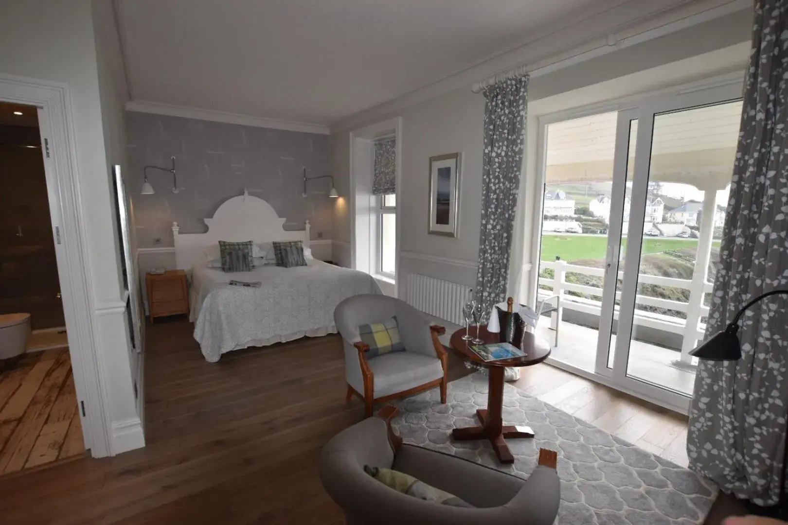 Deluxe Double Room with Balcony and Sea View in Watersmeet Hotel Deluxe Double Room with Balcony and Sea View in Watersmeet Hotel