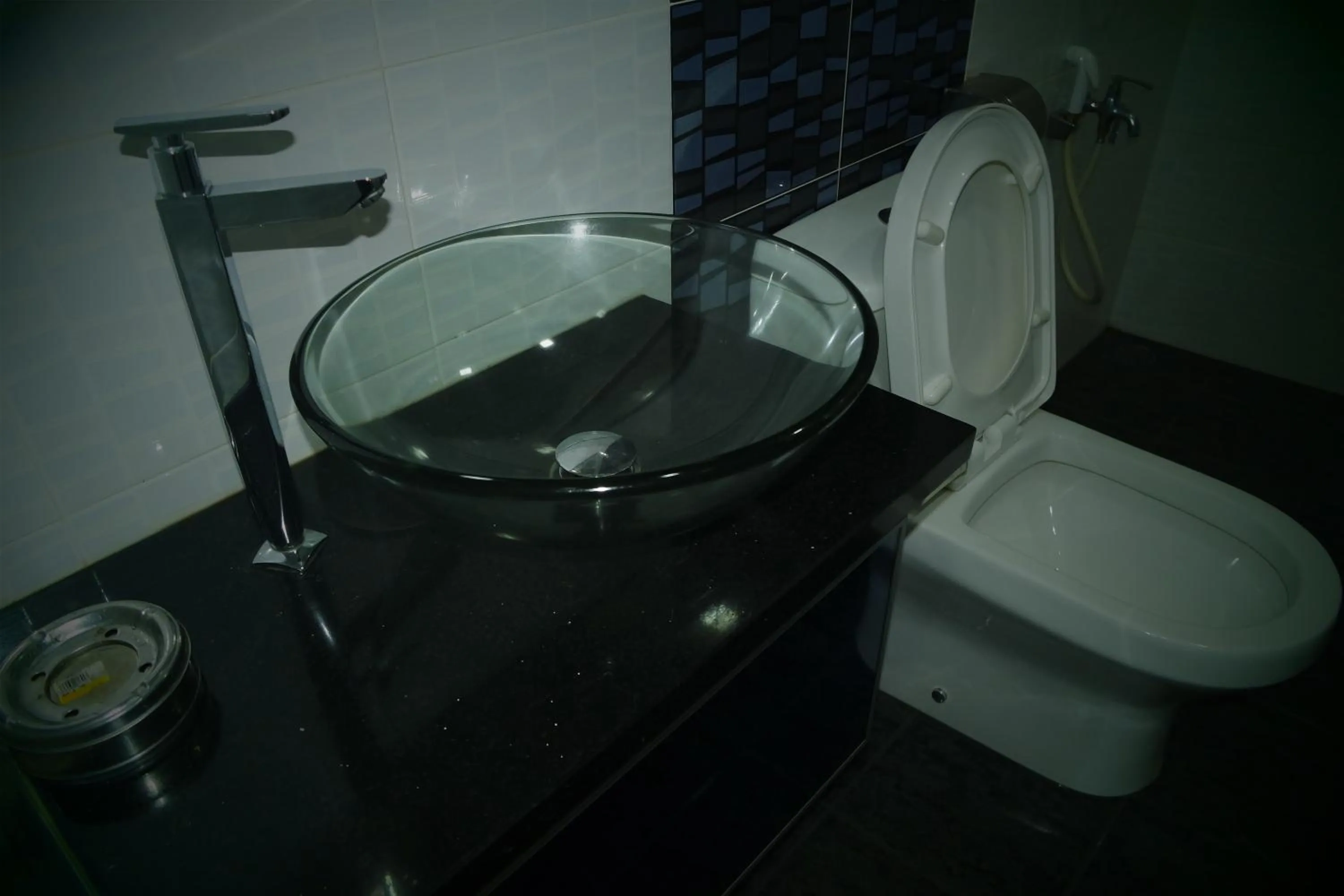 Toilet in Lim Mini Hotel