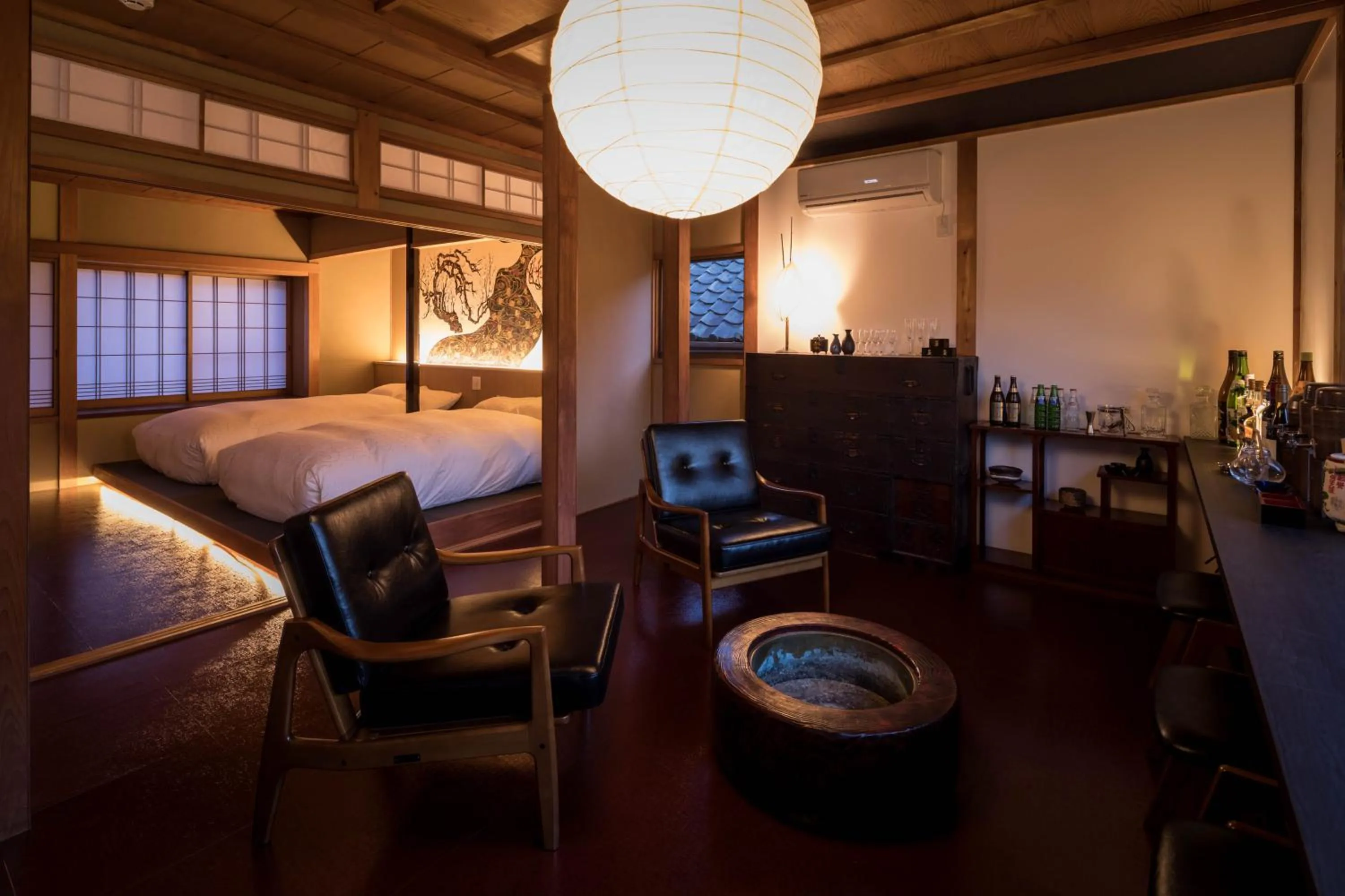 Lounge or bar, Bed in Kiraku Kyoto Higashiyama