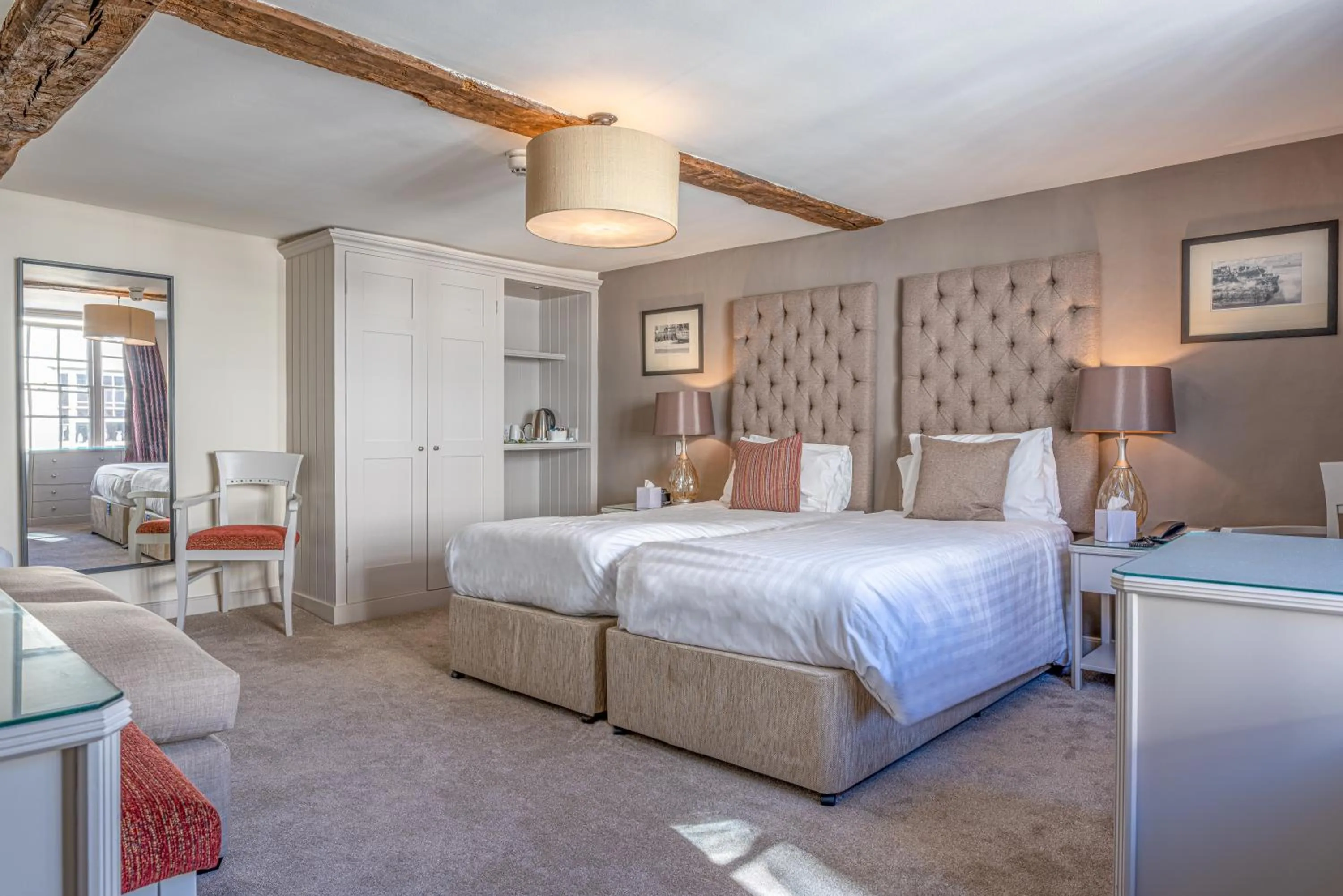 Bedroom, Bed in The Sun Inn