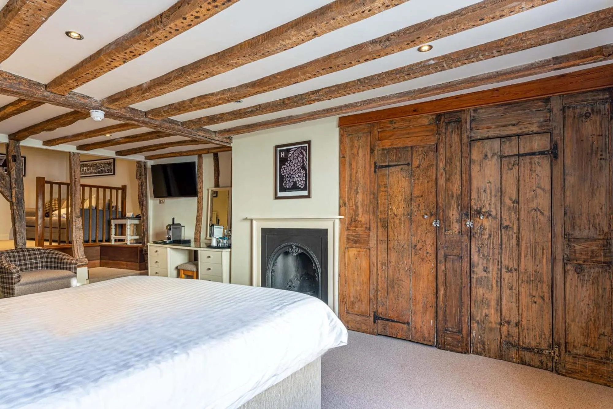 Bedroom in The Sun Inn