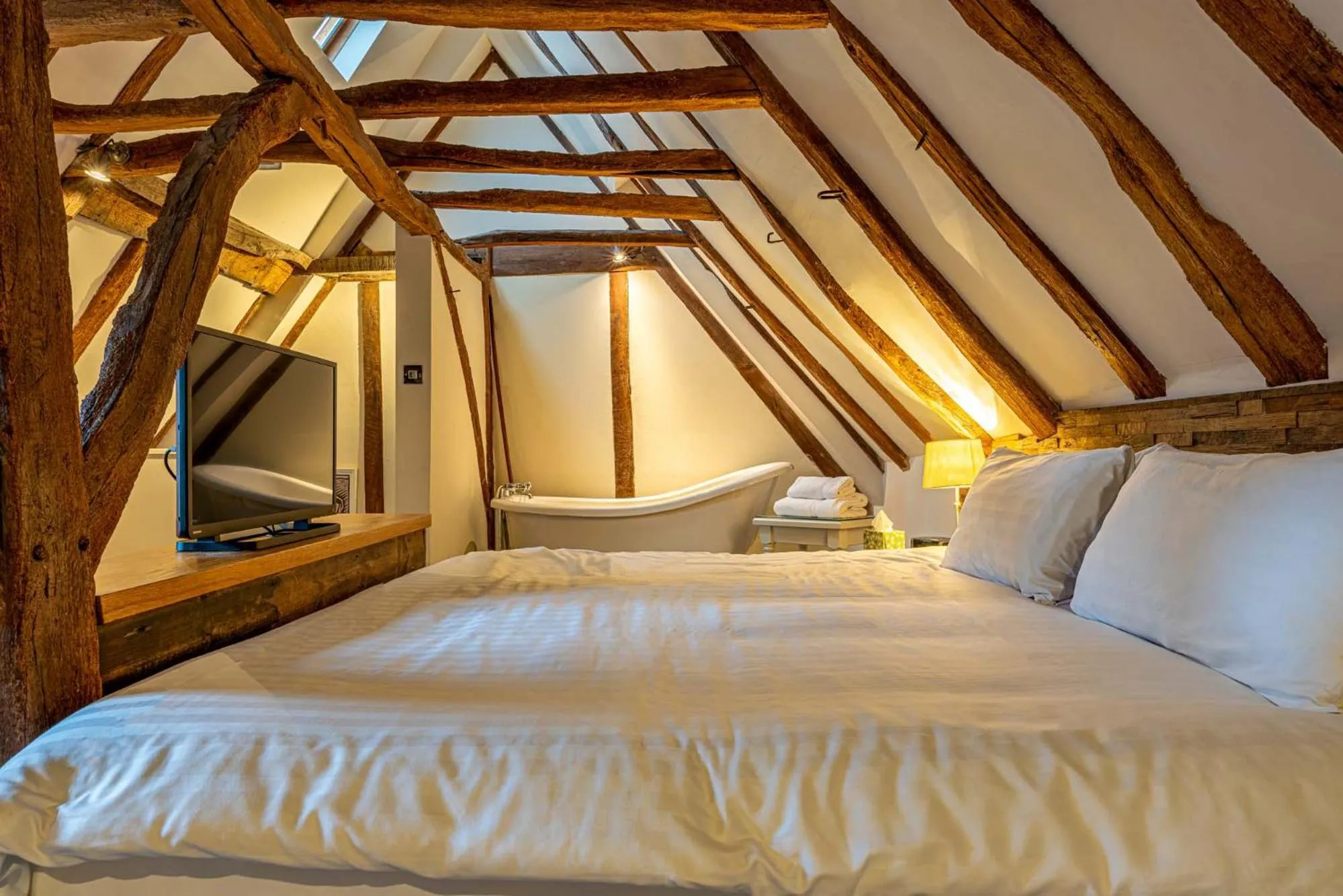 Bedroom, Bed in The Sun Inn