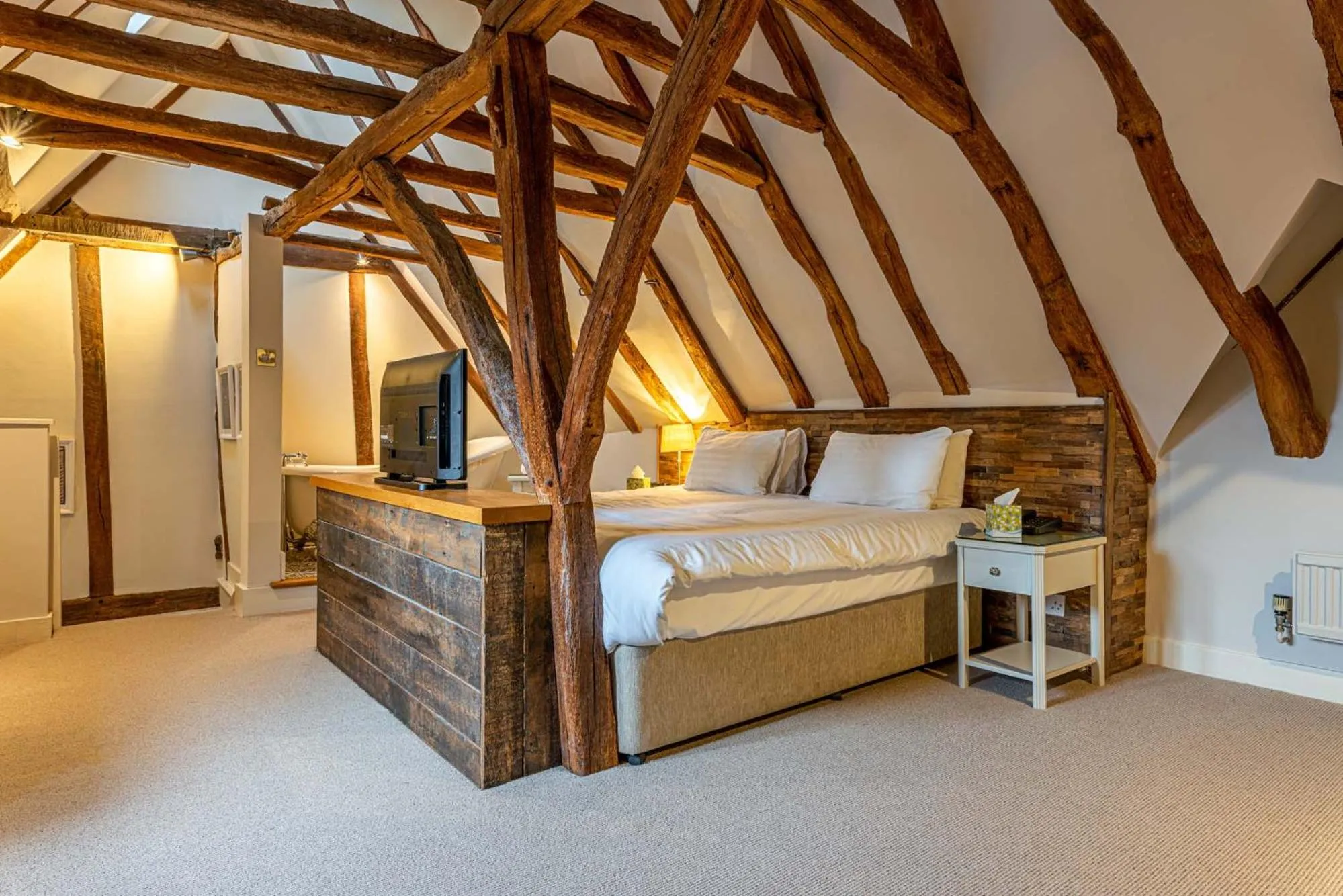 Bedroom, Bed in The Sun Inn