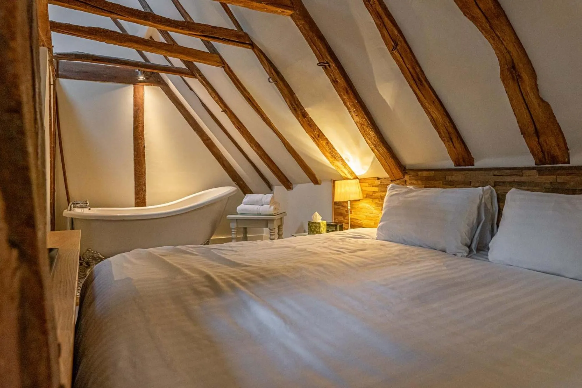 Bedroom, Bed in The Sun Inn