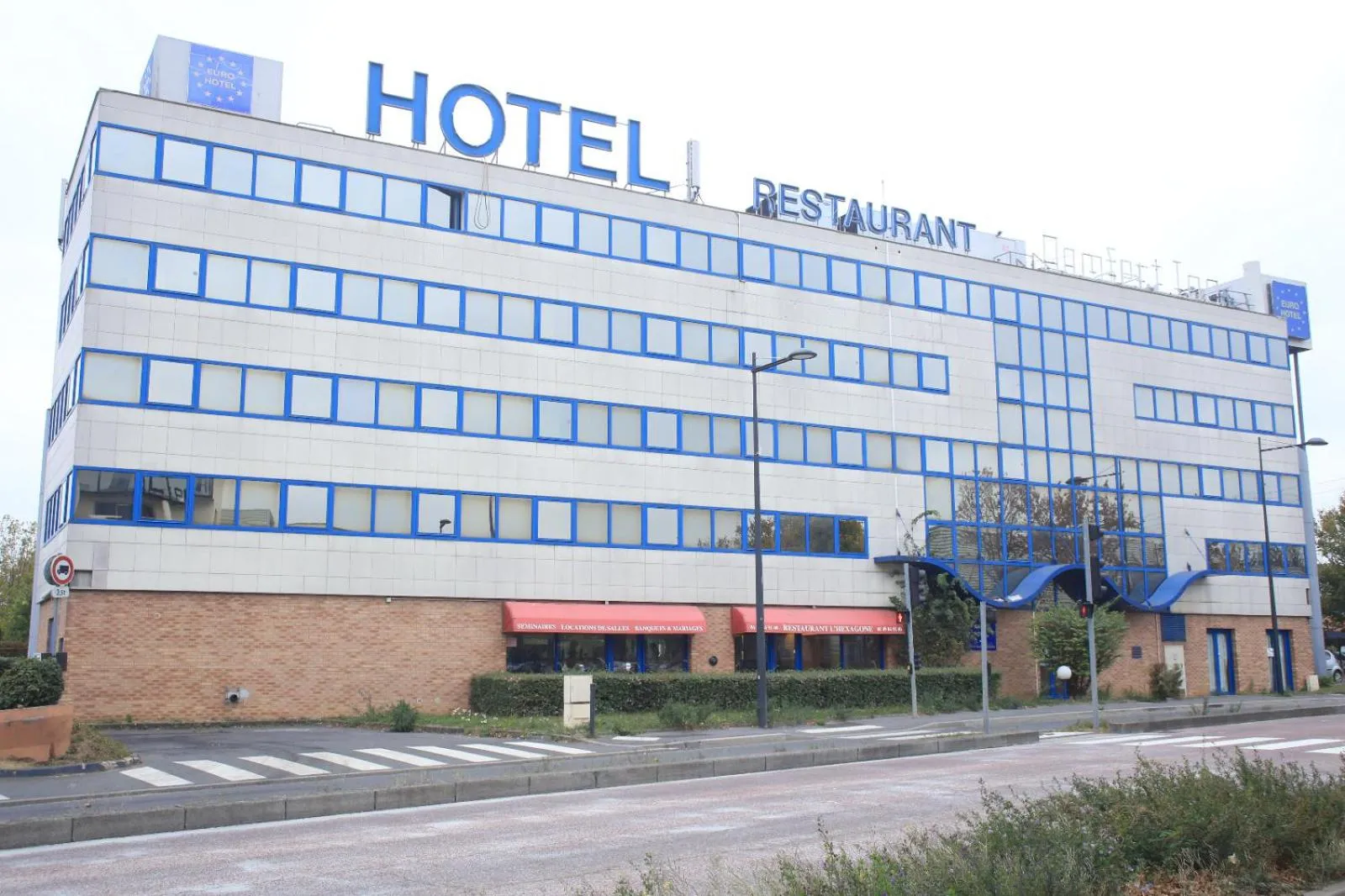 Property building in Euro Hôtel Airport Orly Rungis
