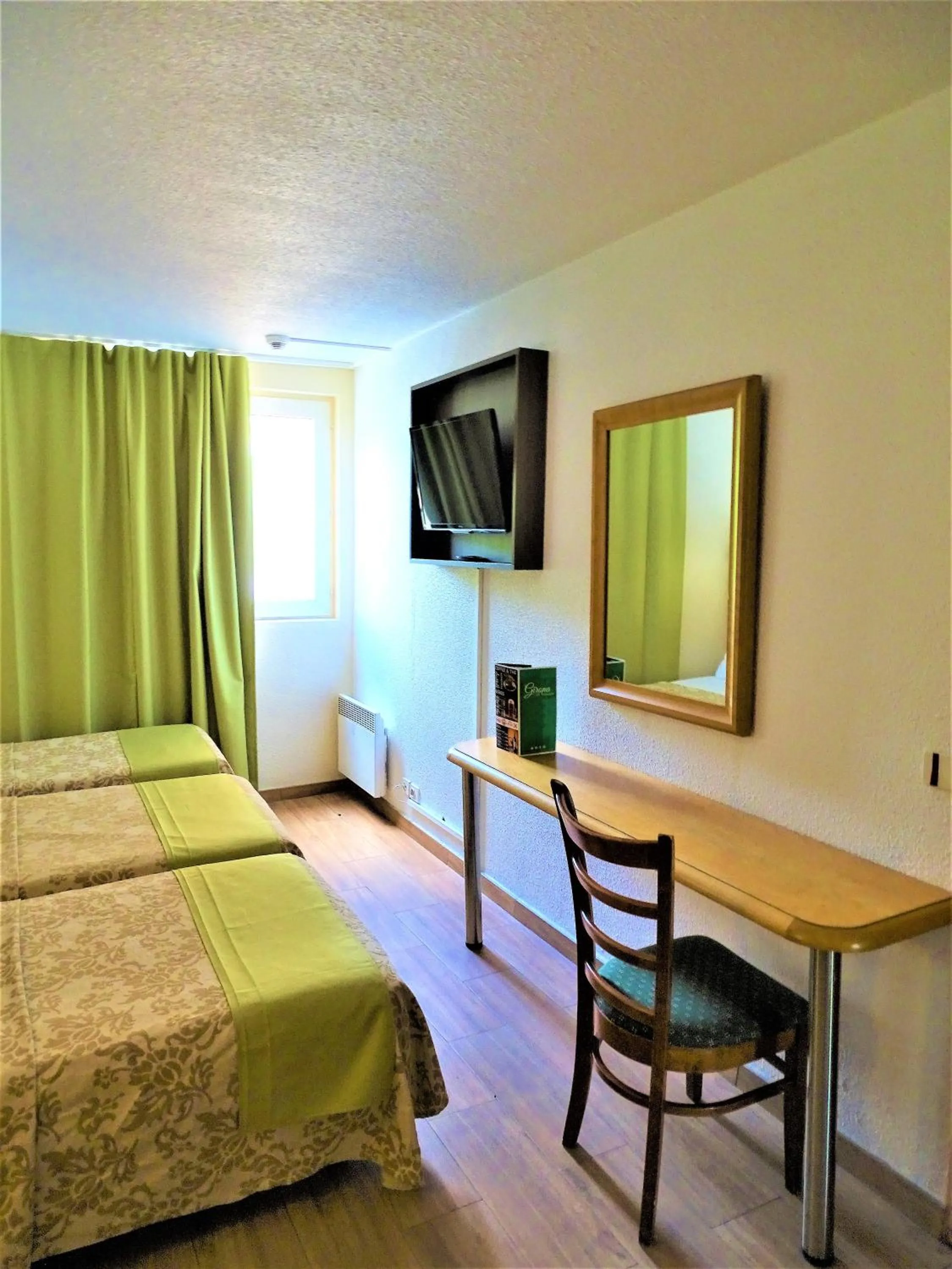 Bed in Euro Hôtel Paris Créteil