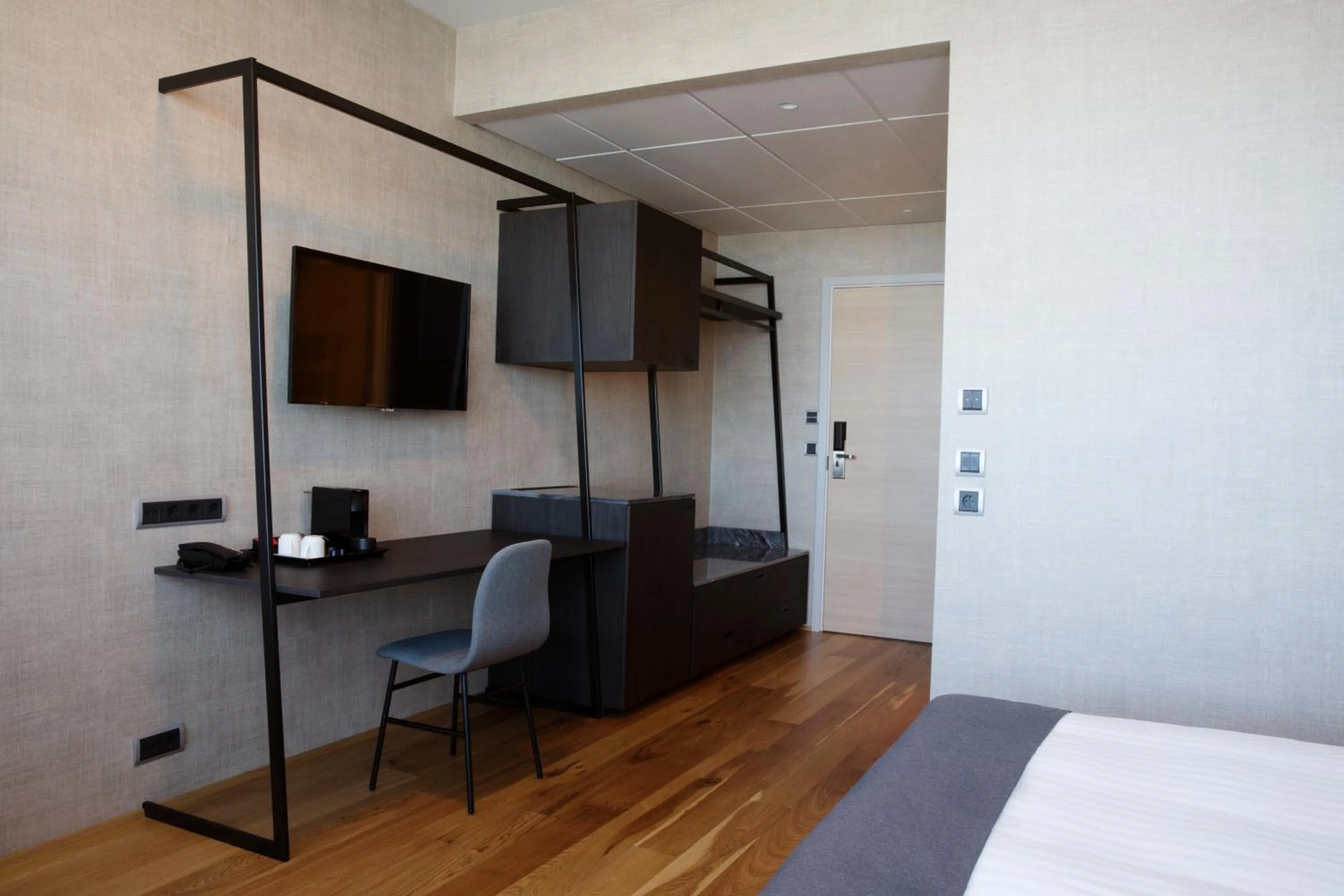 TV and multimedia, Bed in Hotel Reykjavík Grand