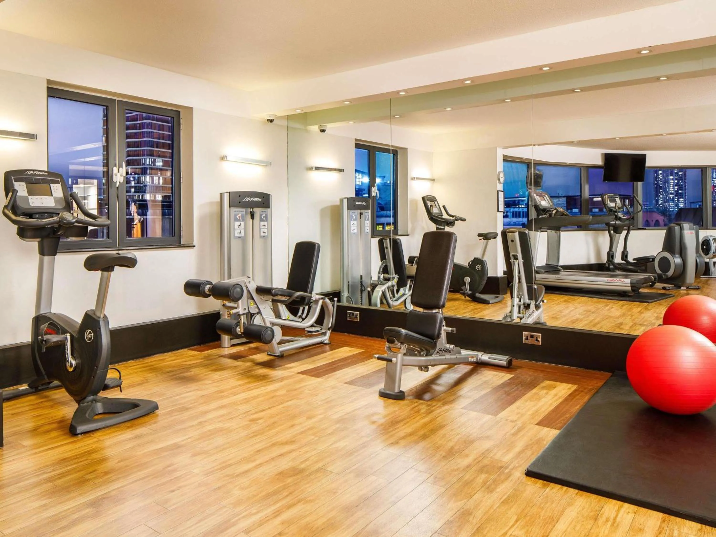 Property building in Novotel London Bridge