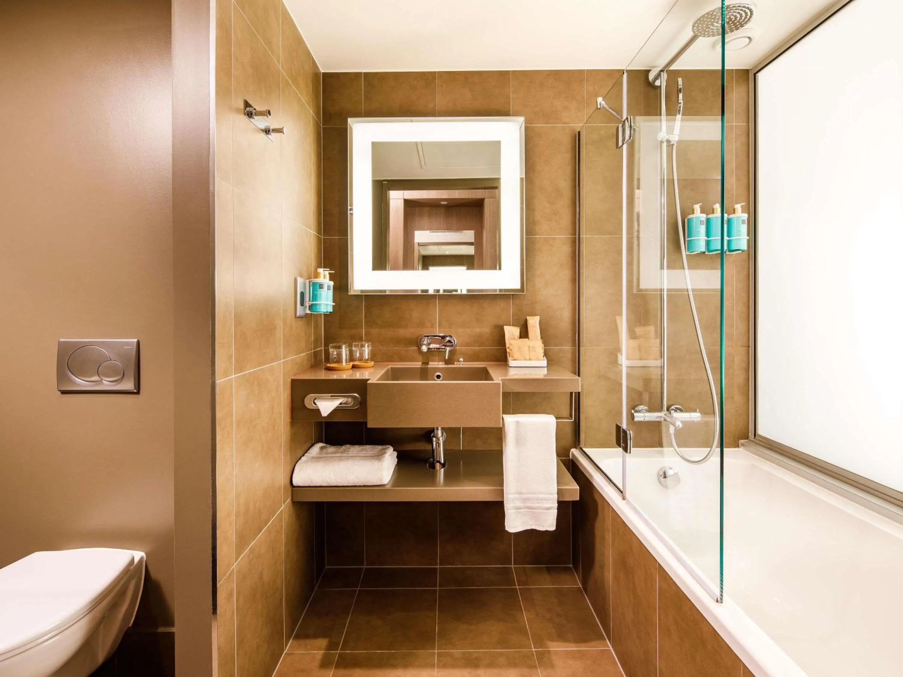 Bathroom in Novotel London Bridge