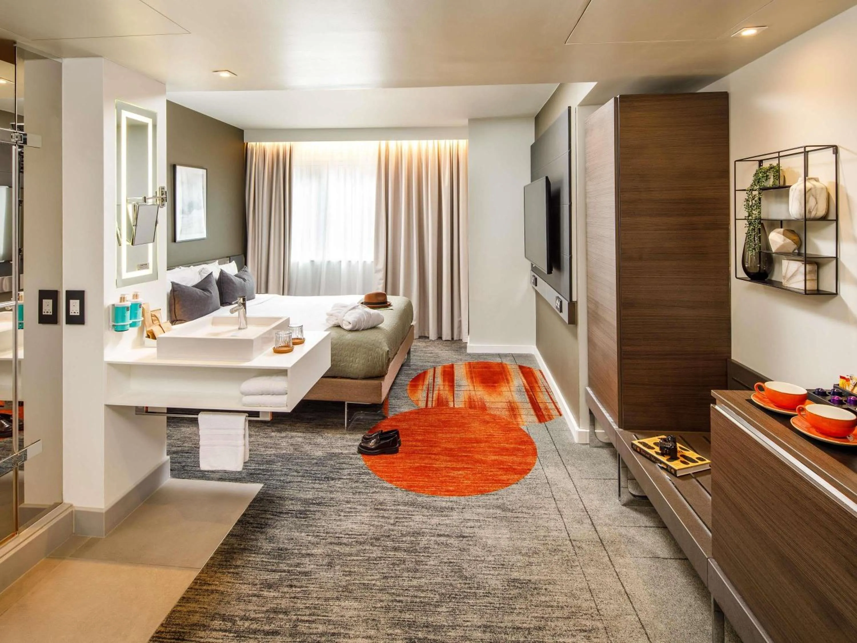 Bedroom, Bed in Novotel London Bridge