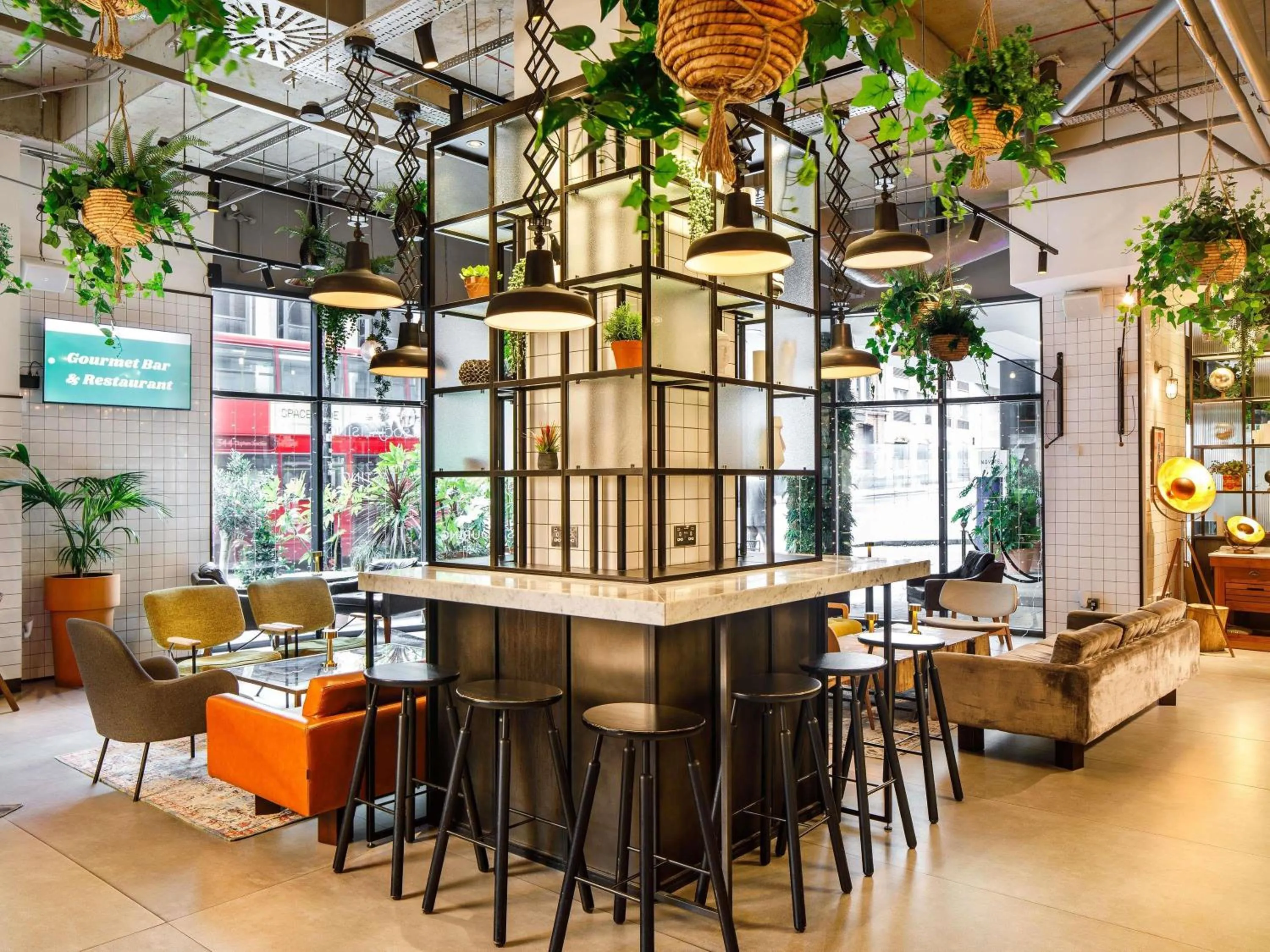 Restaurant/places to eat in Novotel London Bridge