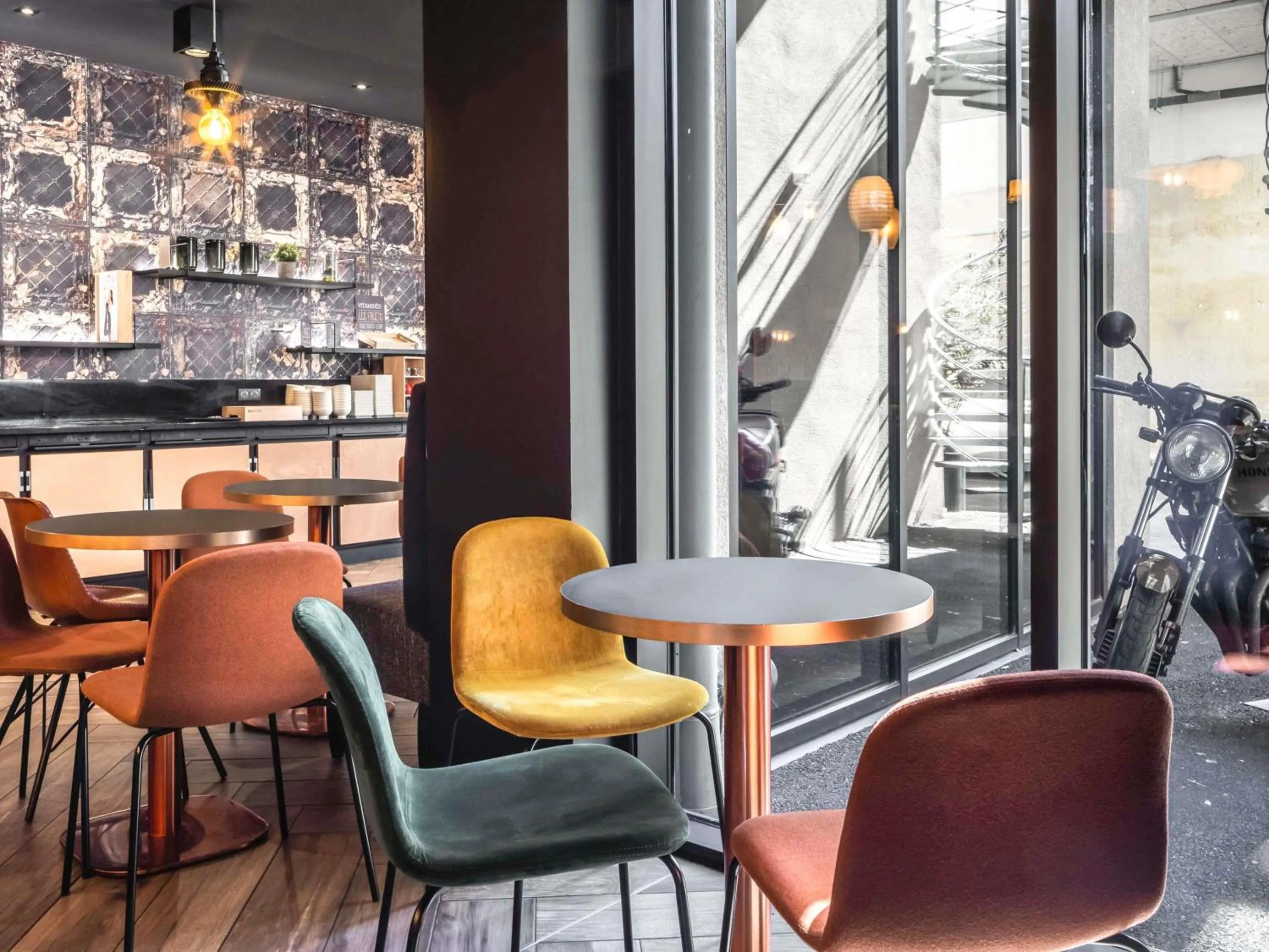 Lounge or bar in ibis Le Mans Centre Gare Nord