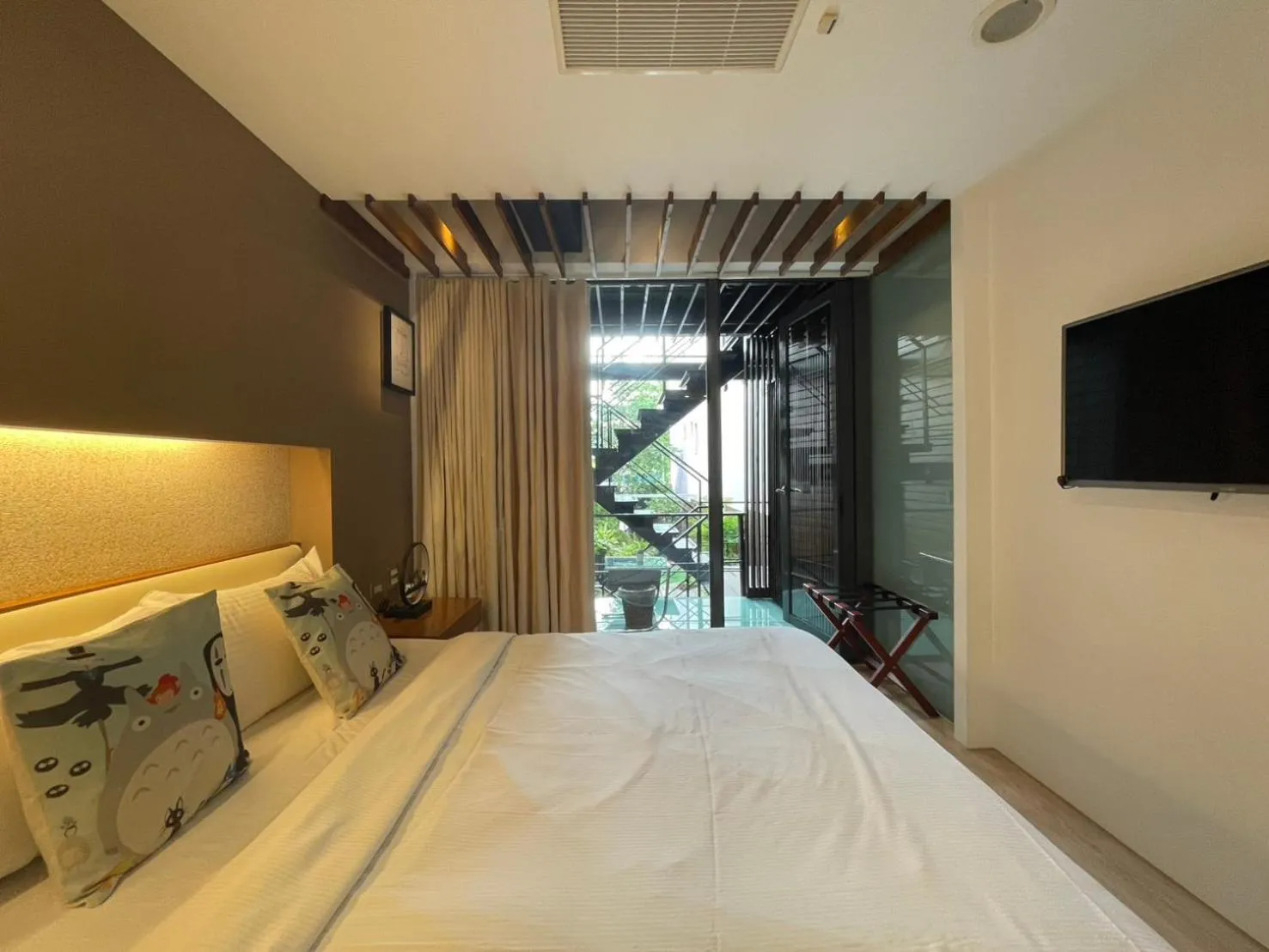 Photo of the whole room, Bed in Timing House