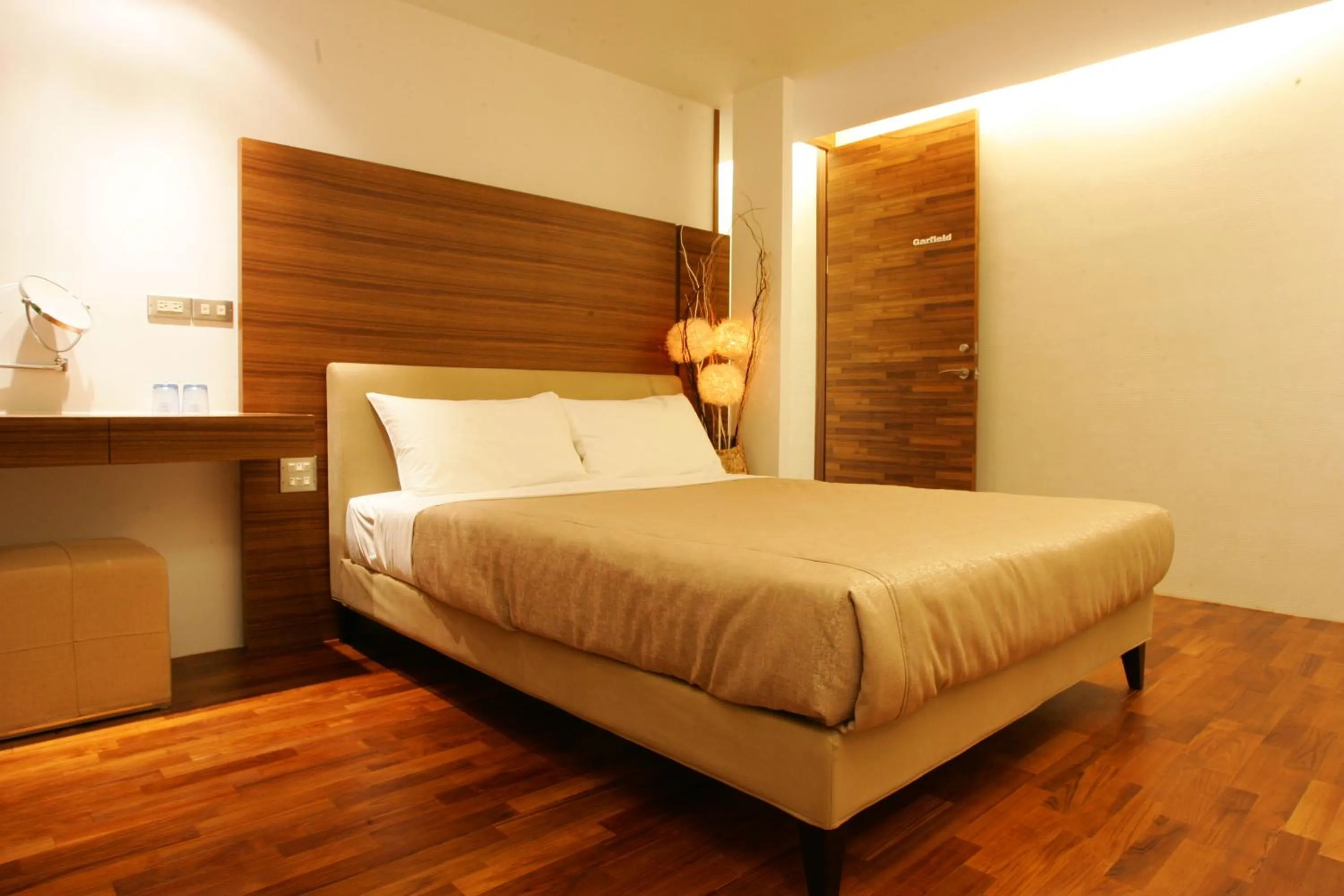 Photo of the whole room, Bed in Timing House