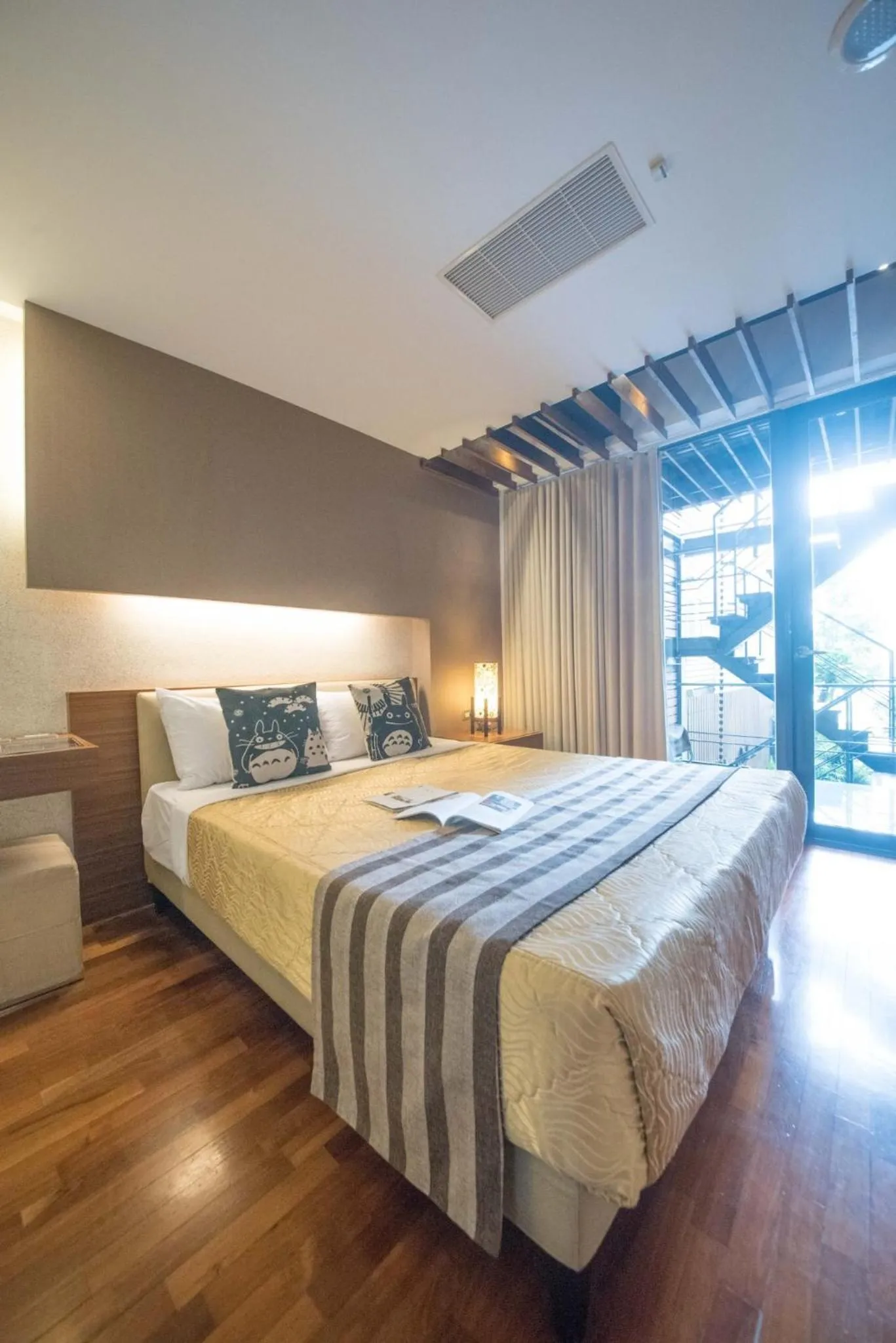 Photo of the whole room, Bed in Timing House