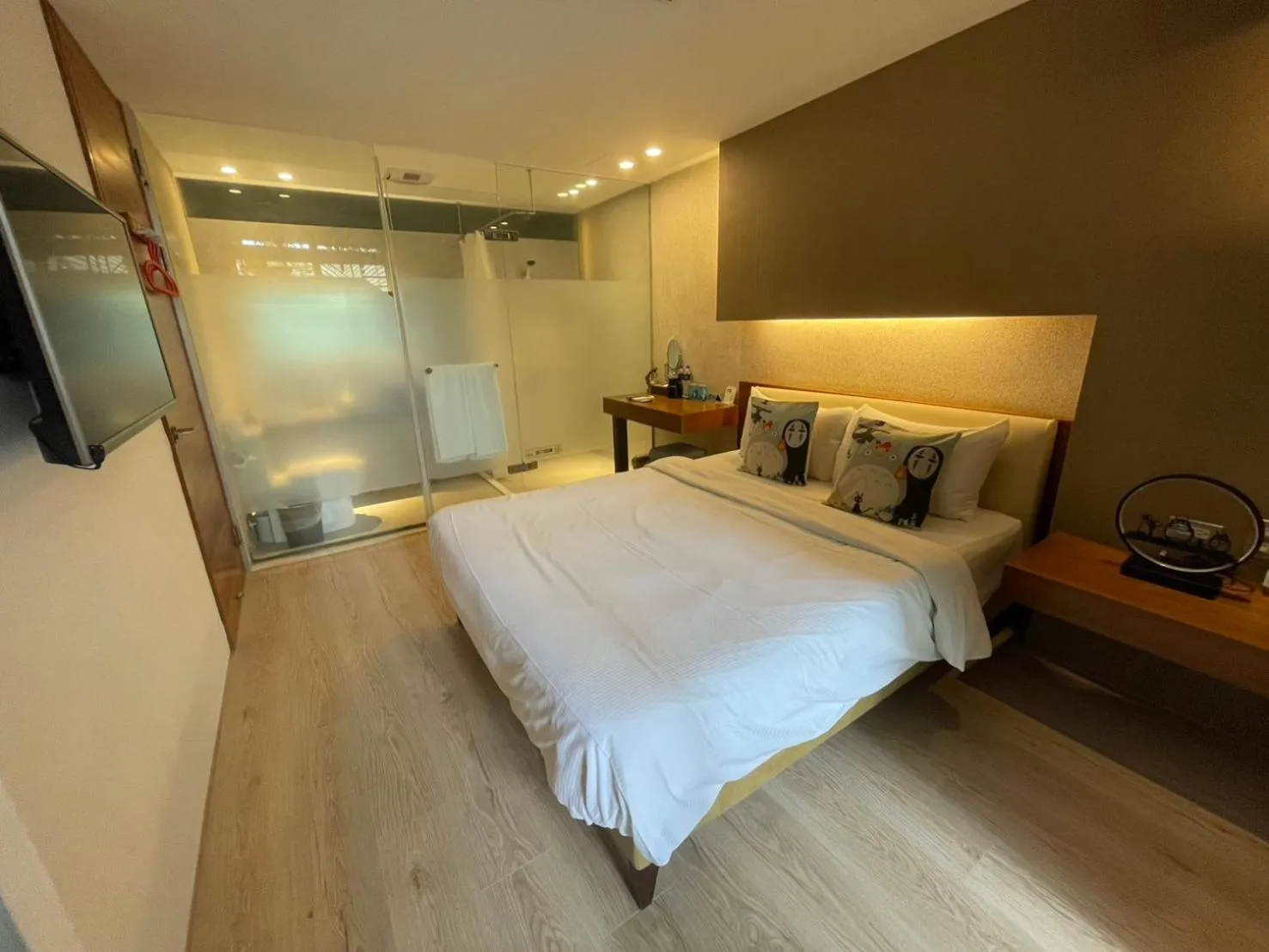 Photo of the whole room, Bed in Timing House