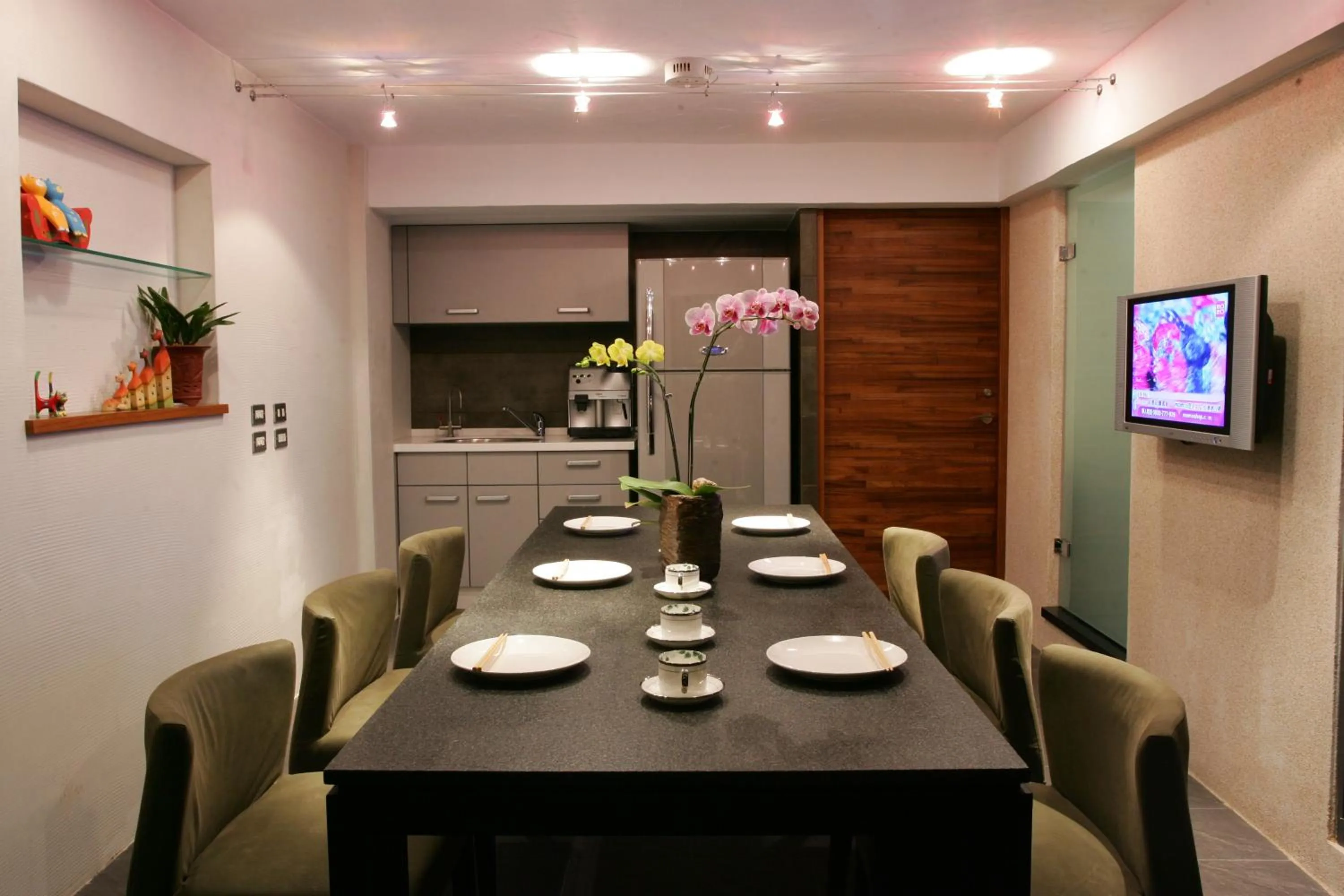 Communal lounge/ TV room in Timing House