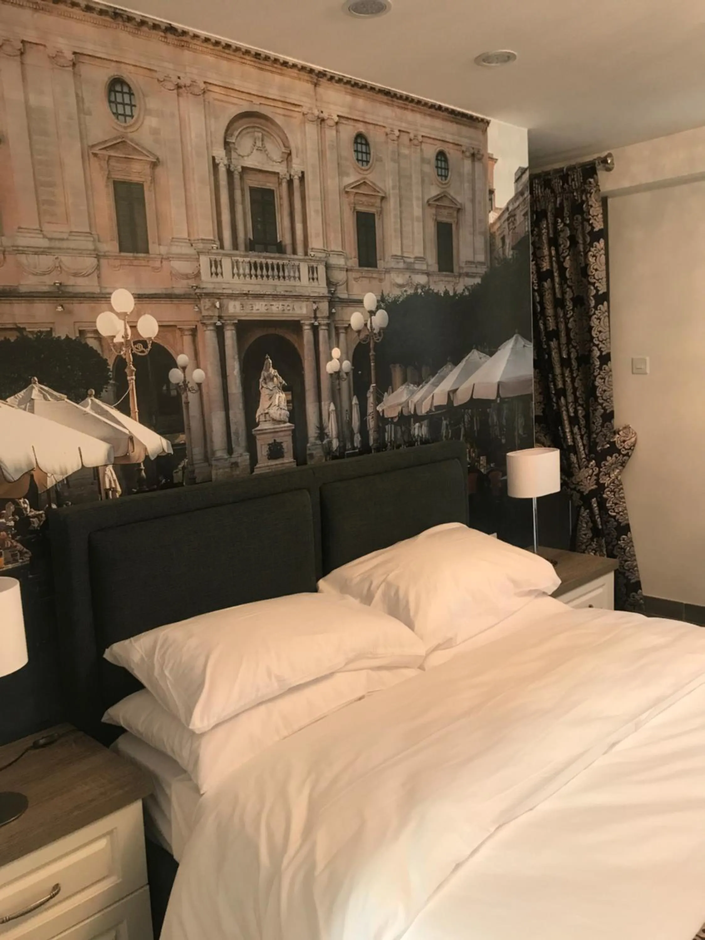 Bedroom, Bed in Jean de Valette Boutique Living