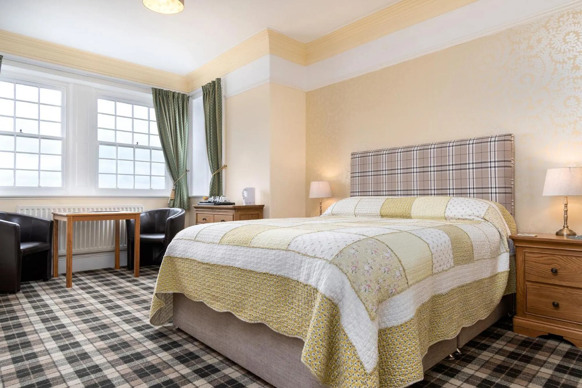 Photo of the whole room in Crown Lodge