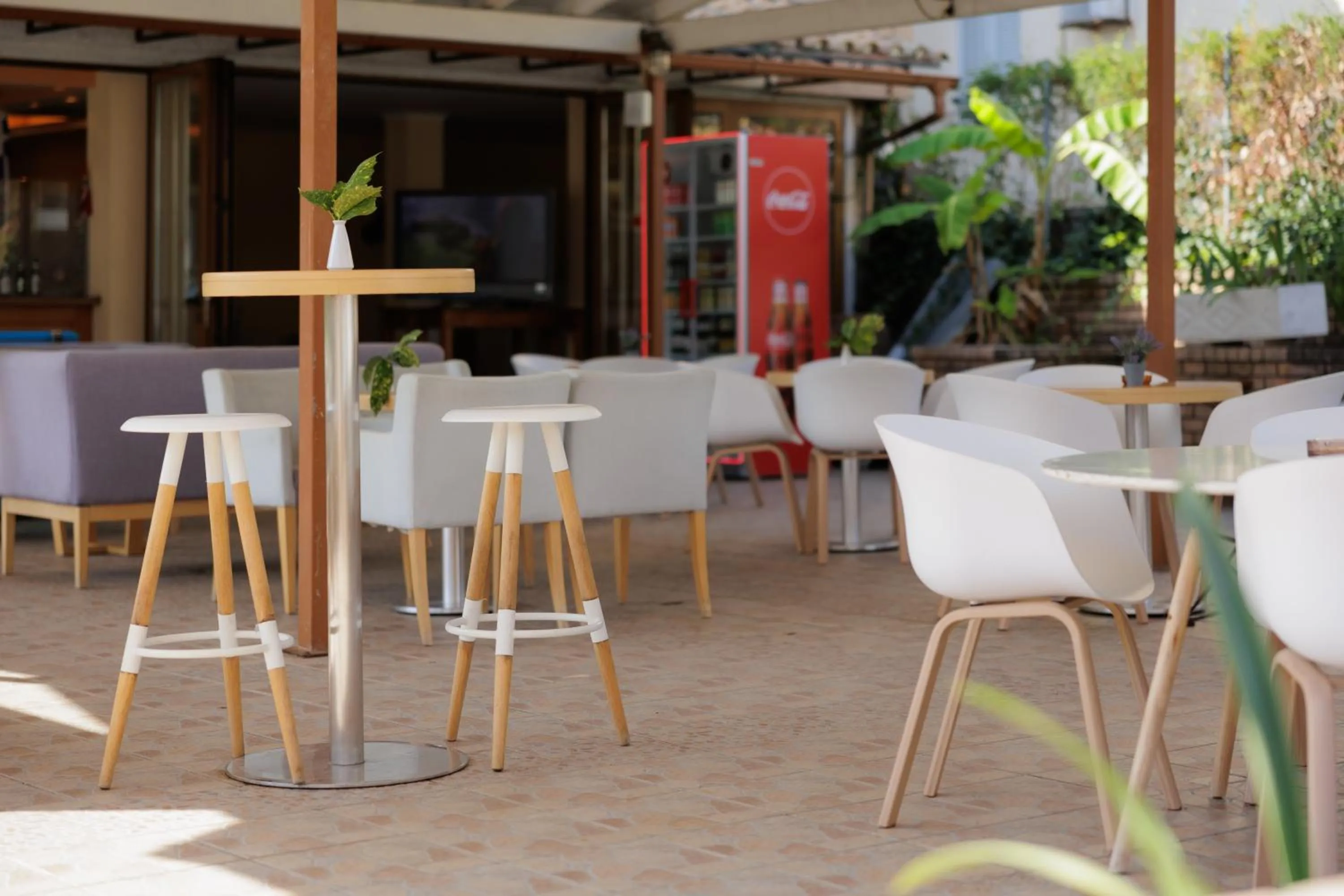 Lounge or bar in Louvre Hotel