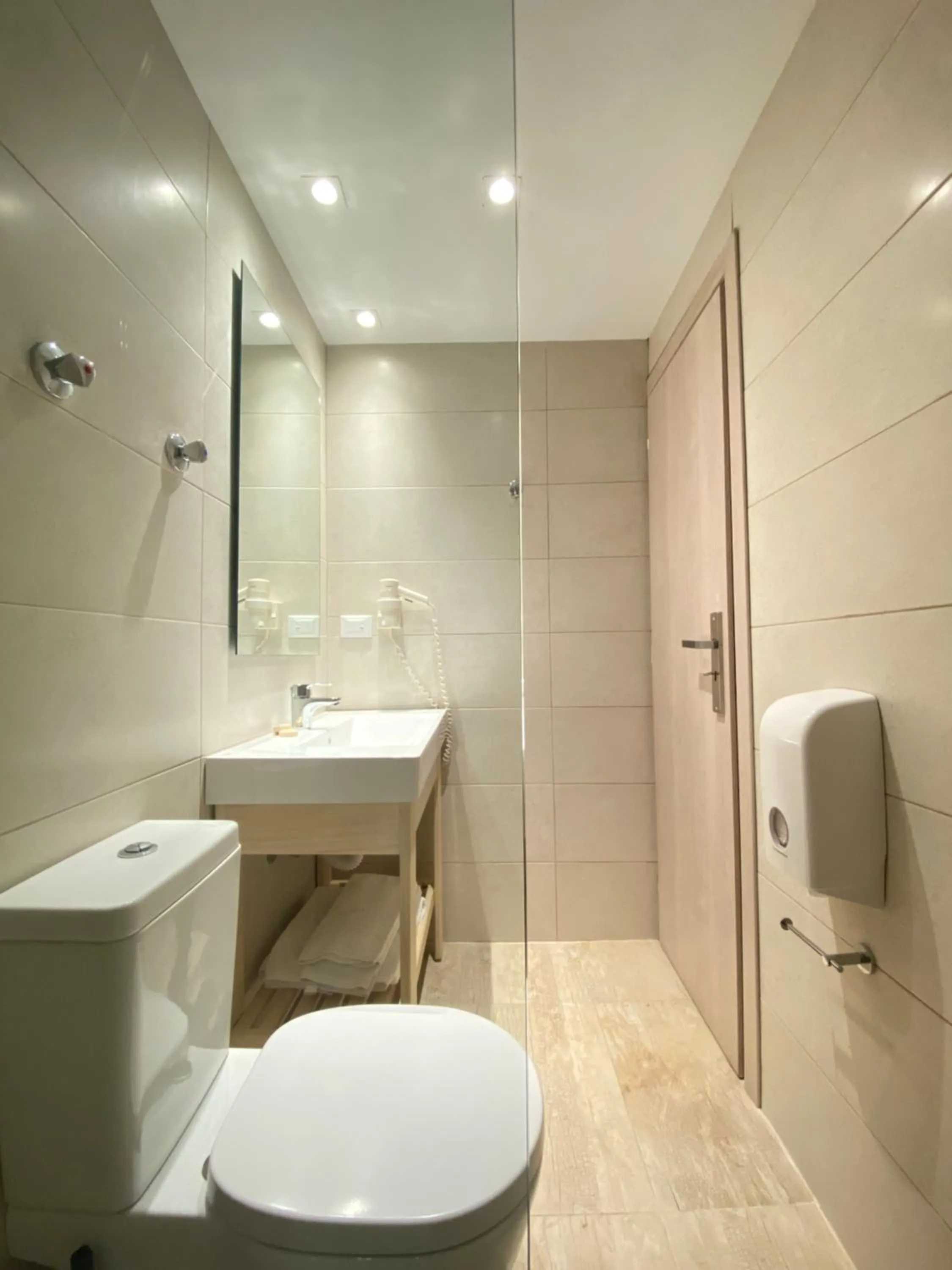 Bathroom in Louvre Hotel