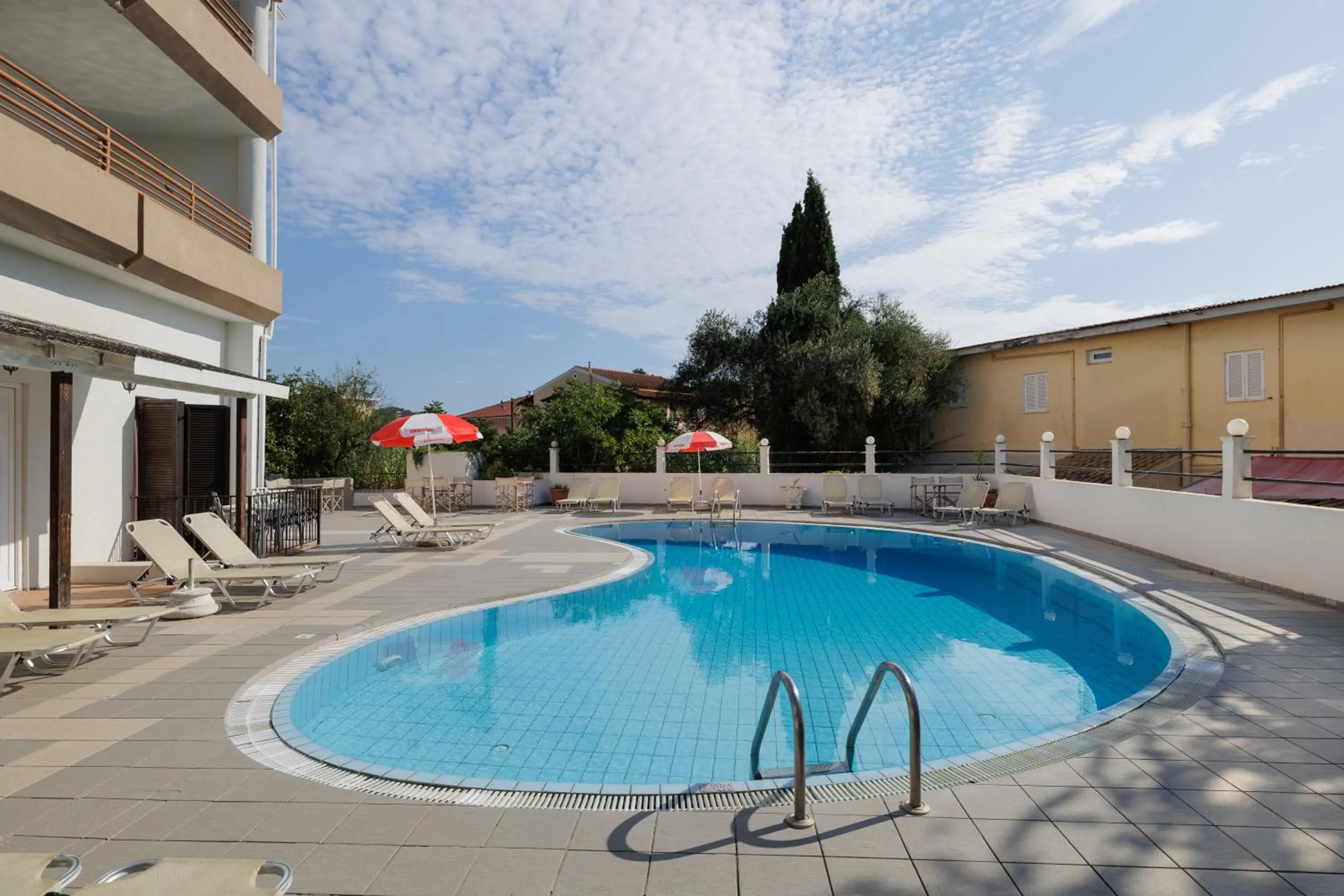 Swimming pool in Louvre Hotel