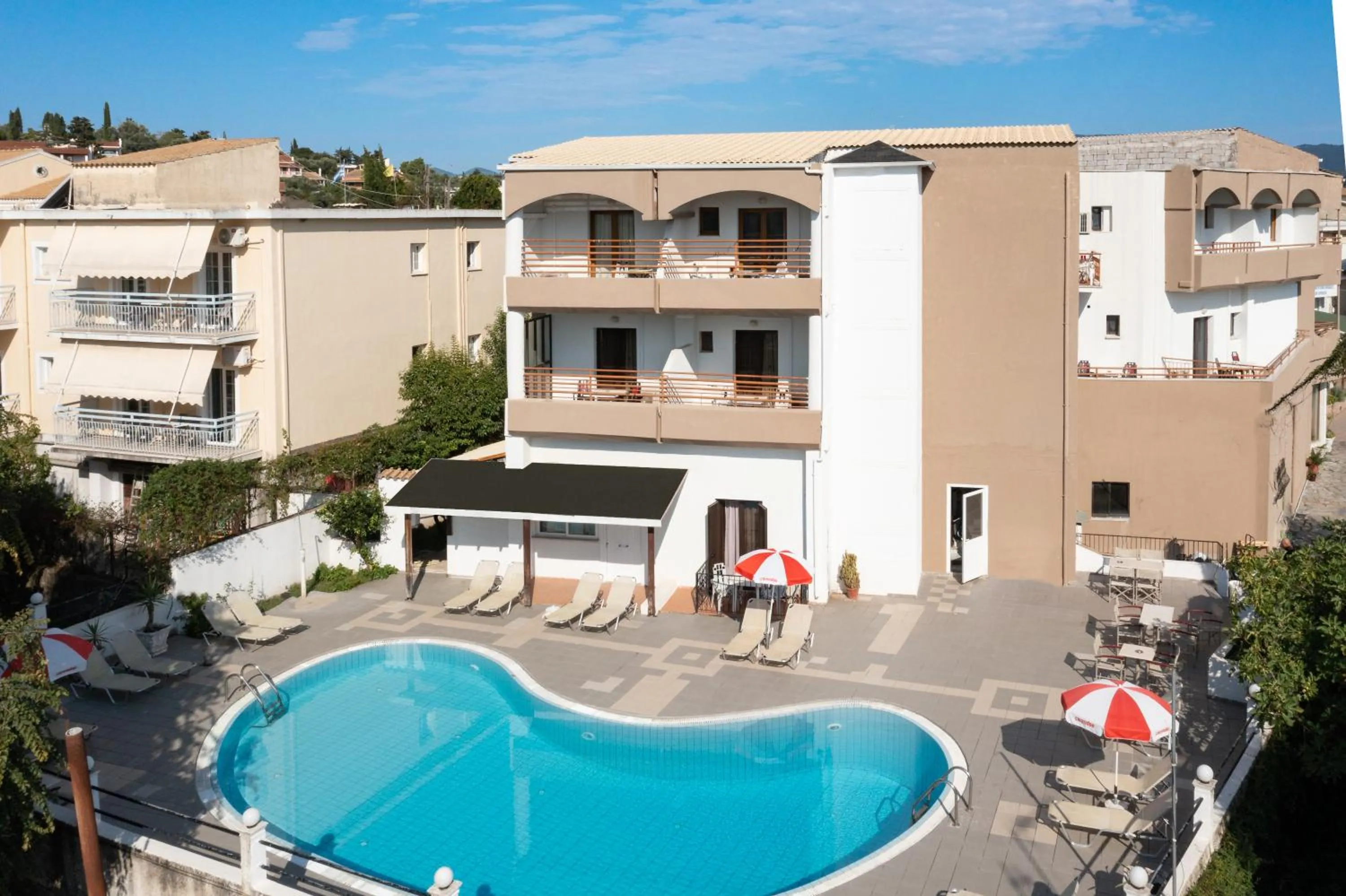 Swimming pool in Louvre Hotel