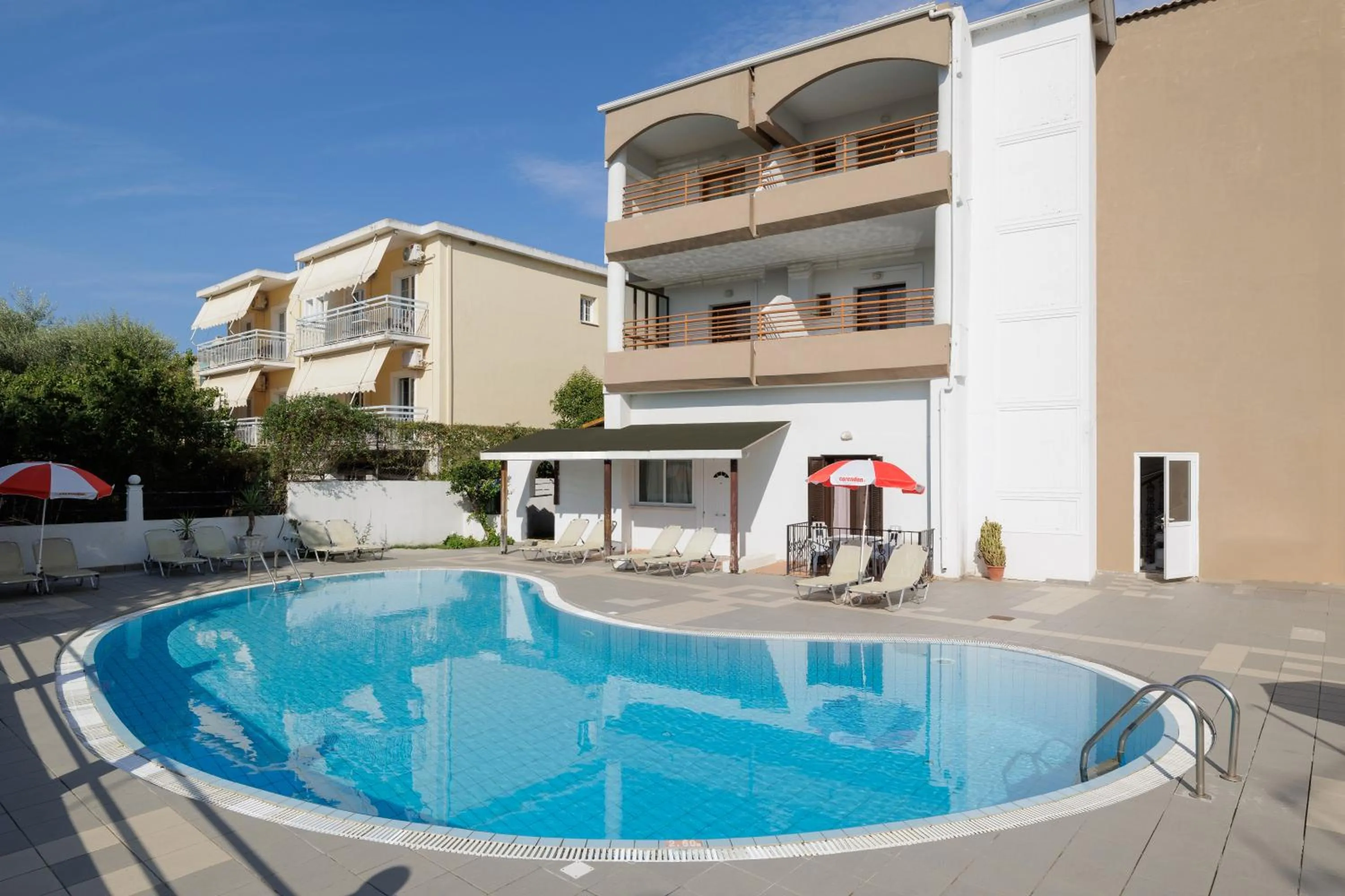 Swimming pool in Louvre Hotel