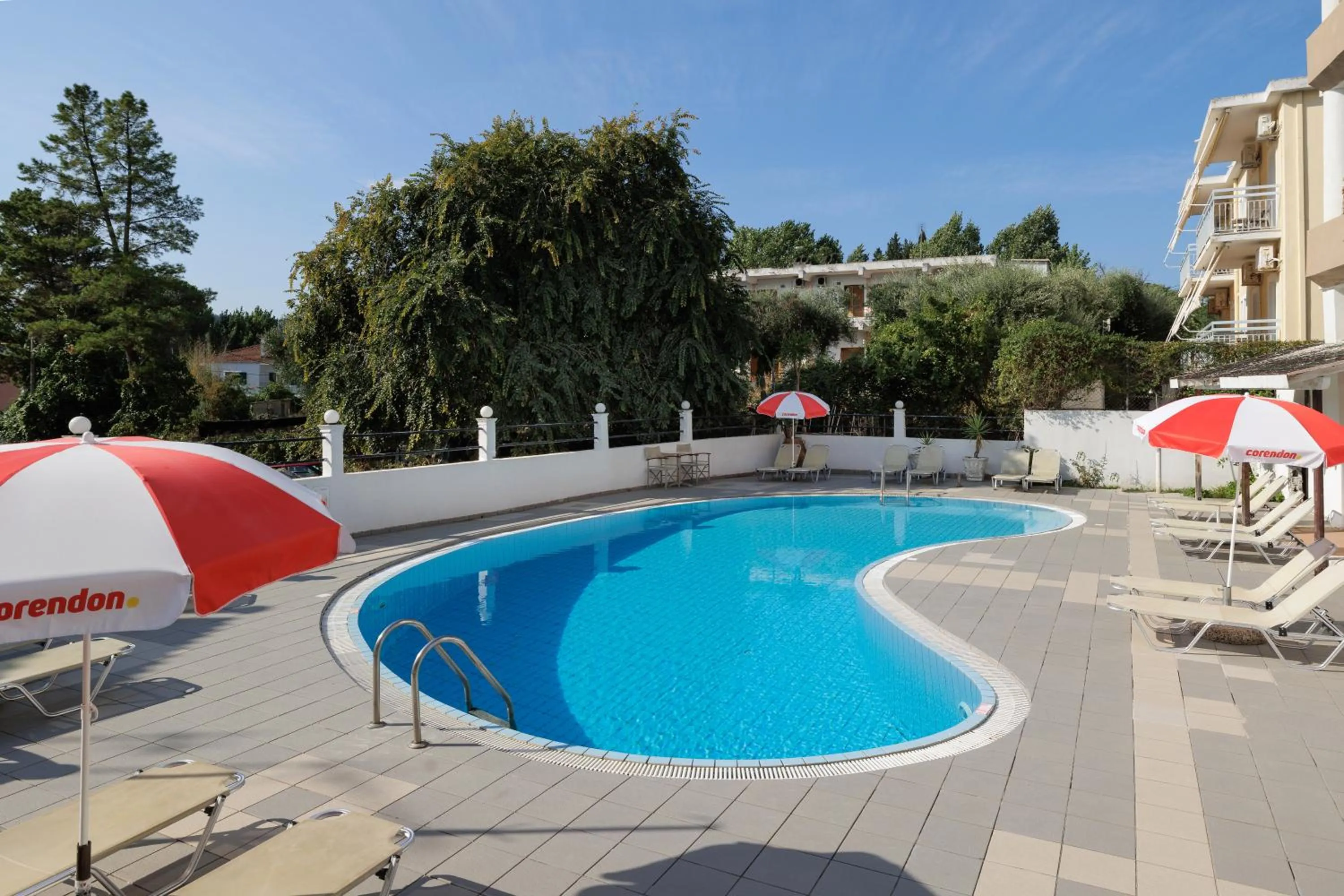 Swimming pool in Louvre Hotel