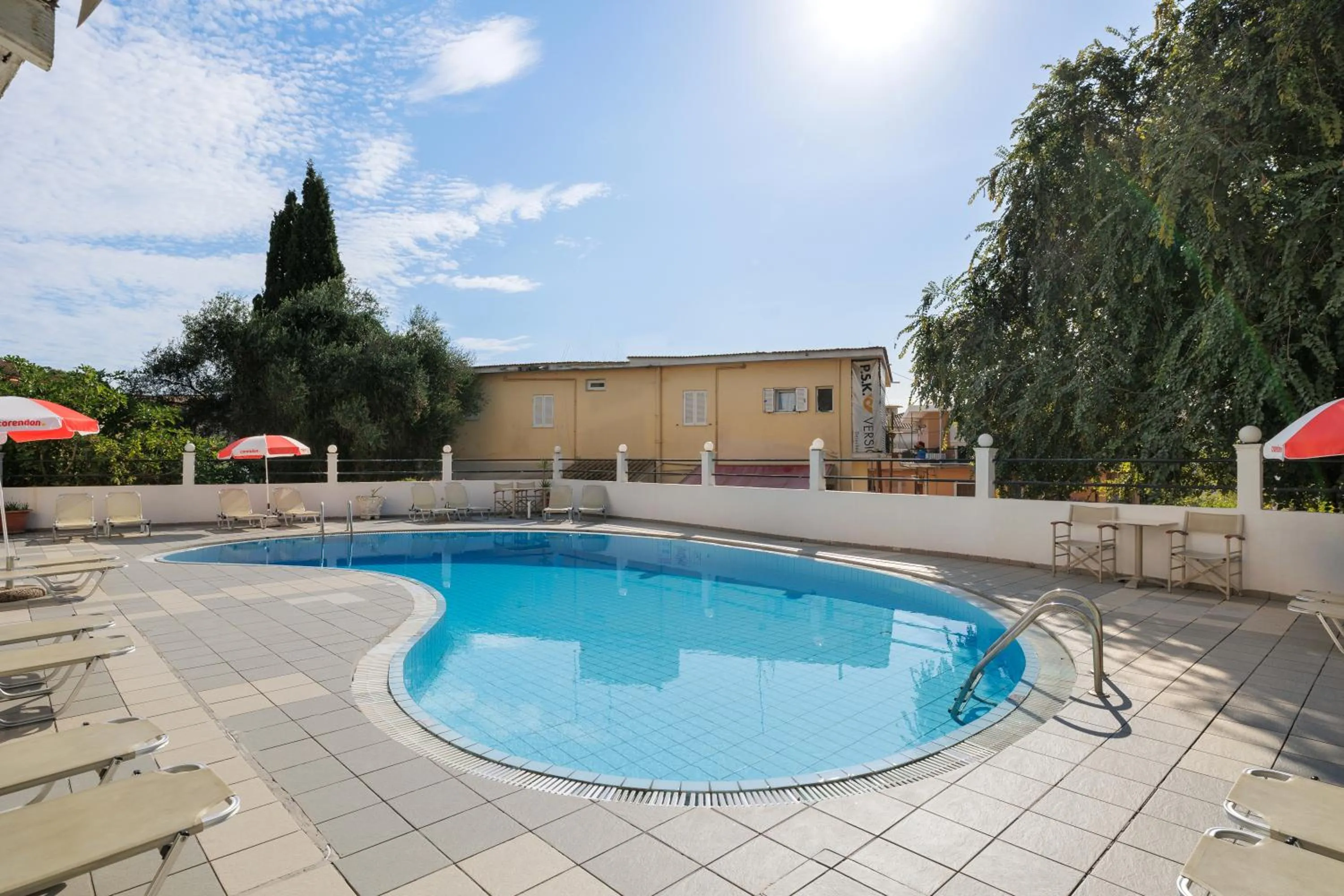 Swimming pool in Louvre Hotel