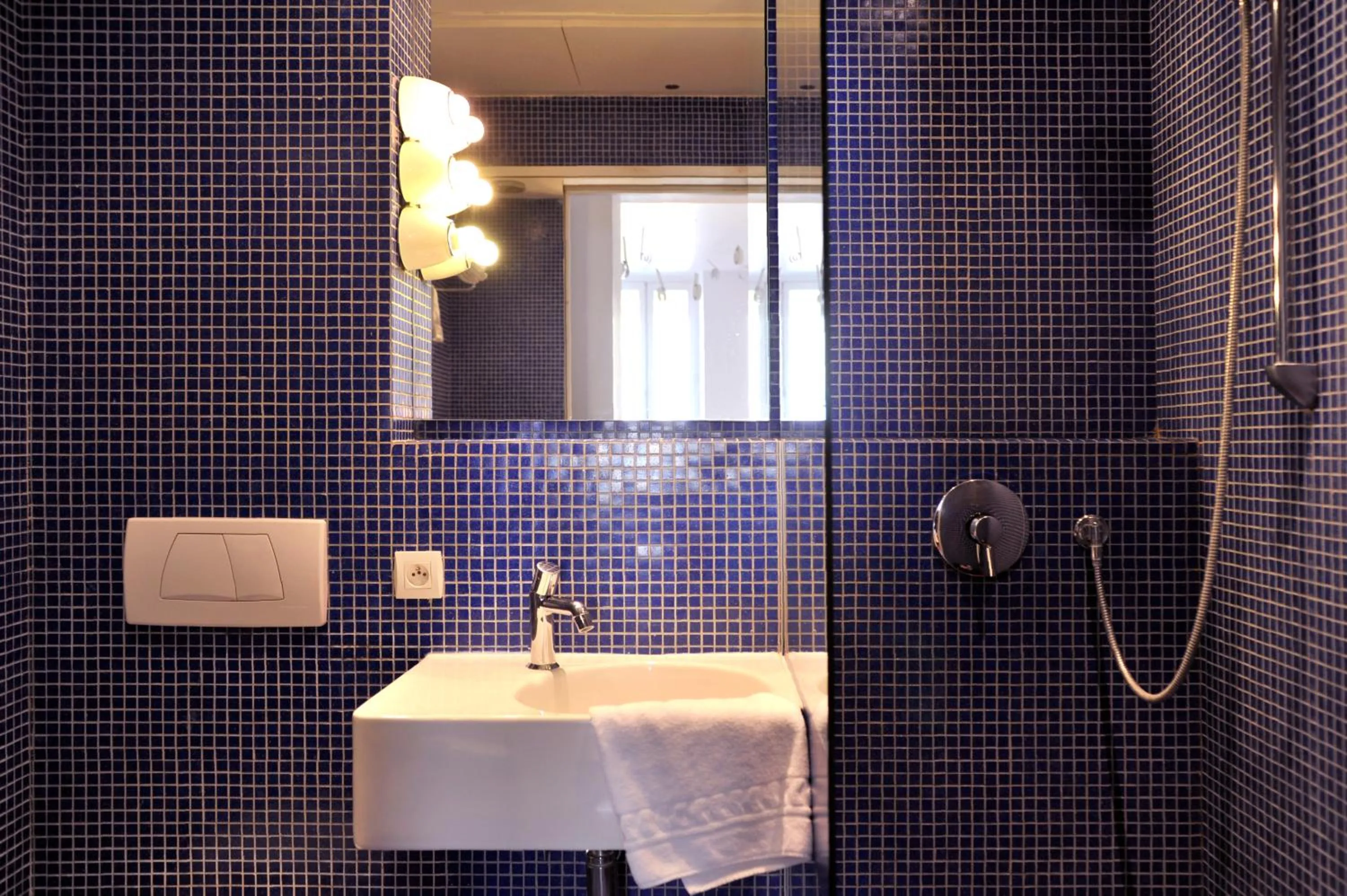 Shower in Hotel Burrhus