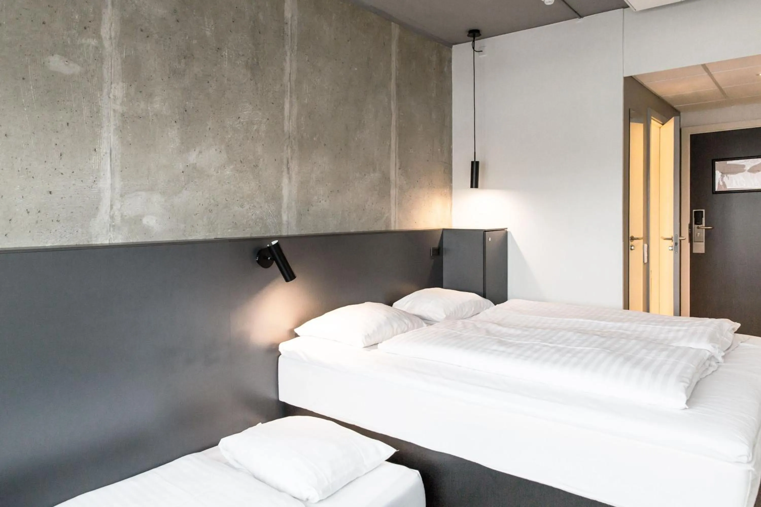 Photo of the whole room, Bed in Four Points Flex by Sheraton Aarhus Viby