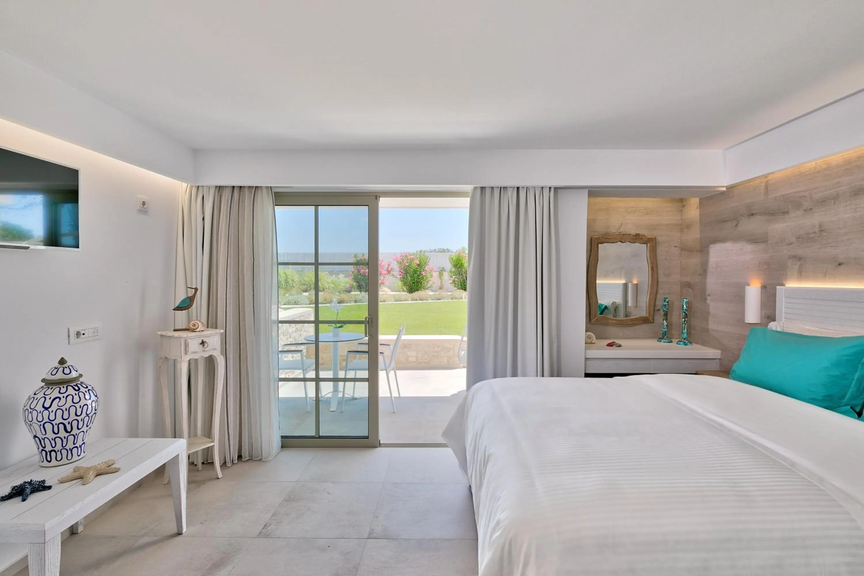Bedroom, Bed in White Pearls-Adults Only Luxury Suites